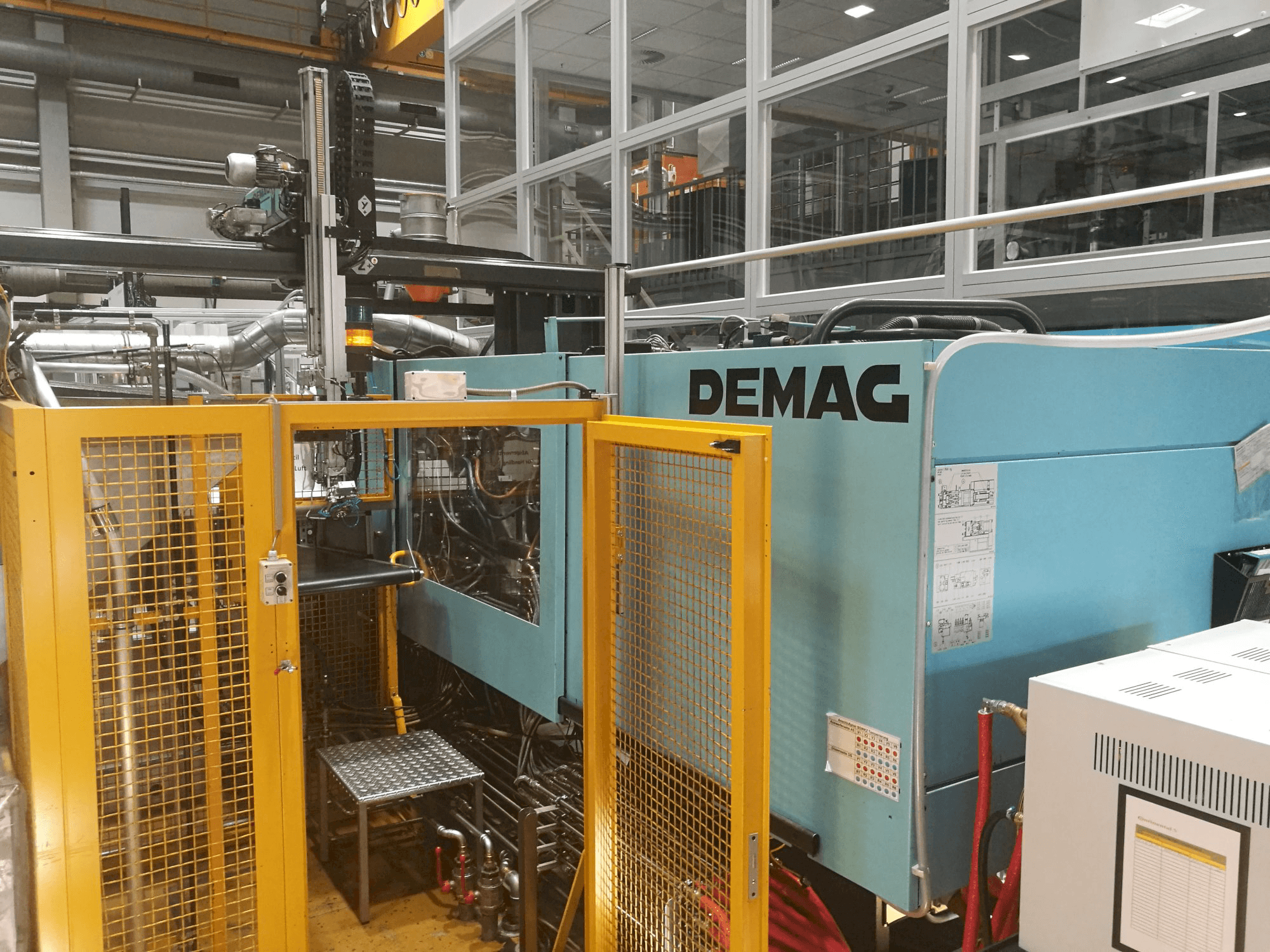 A DEMAG Ergotech 330-2300 gép részlete