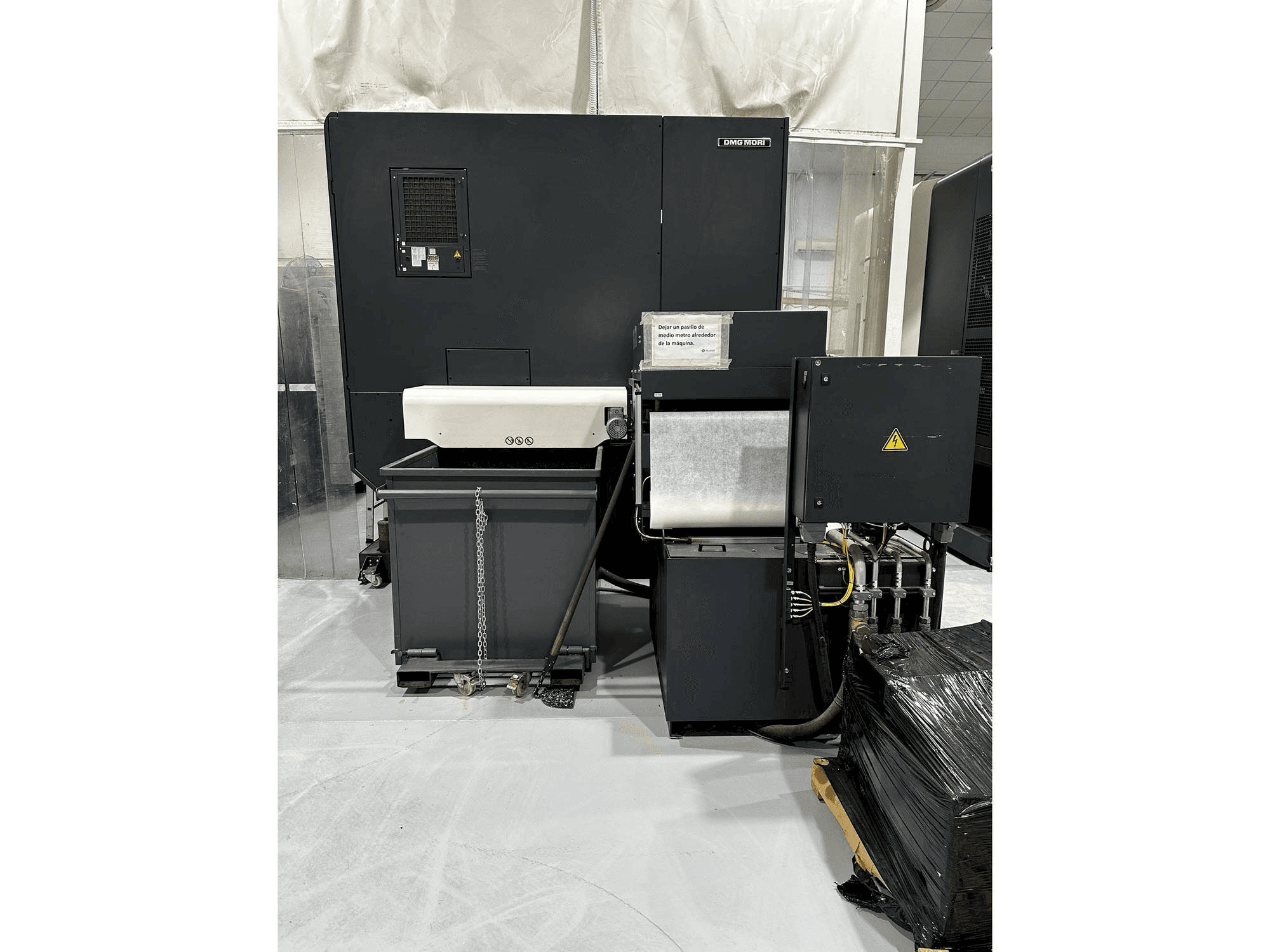 A DMG MORI DMU 95 monoBLOCK gép hátulnézete