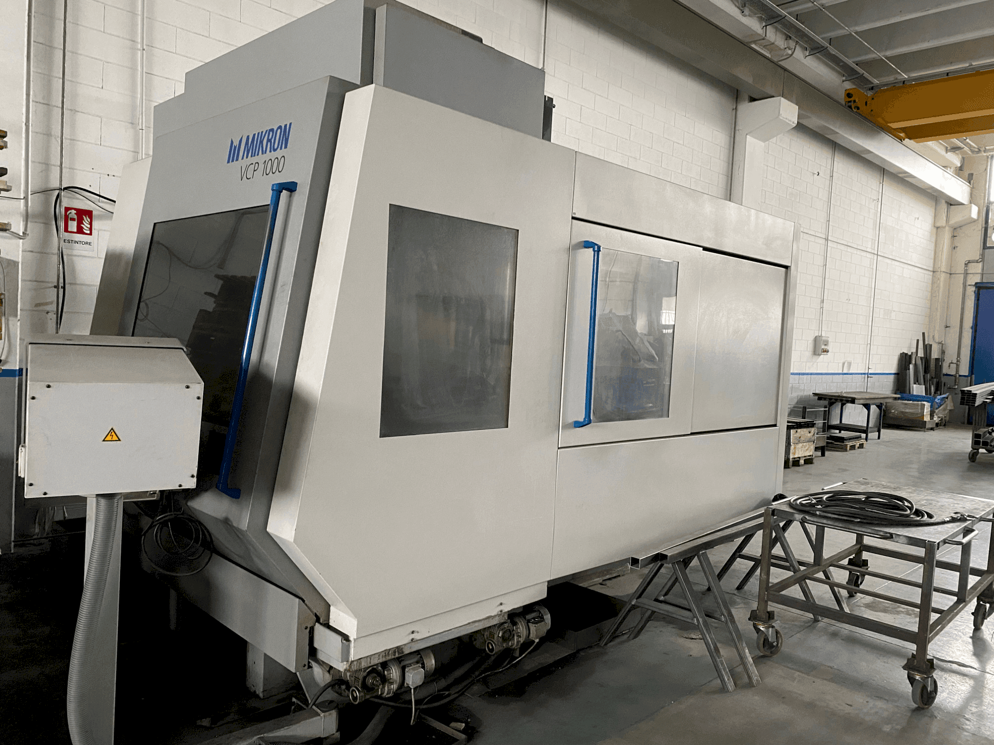 A MIKRON VCP 1000 gép elölnézete