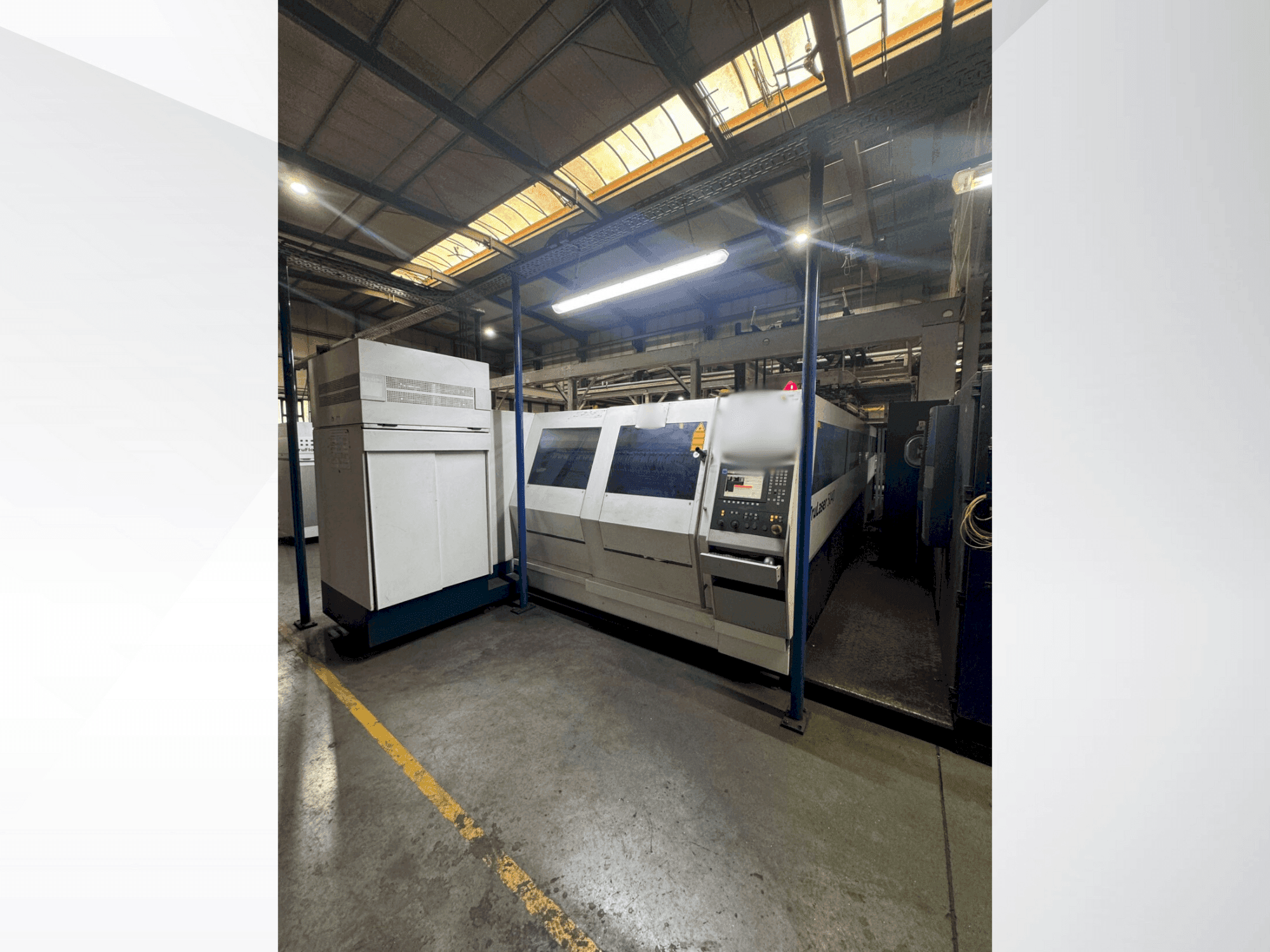 A TRUMPF TruLaser 3040 gép elölnézete