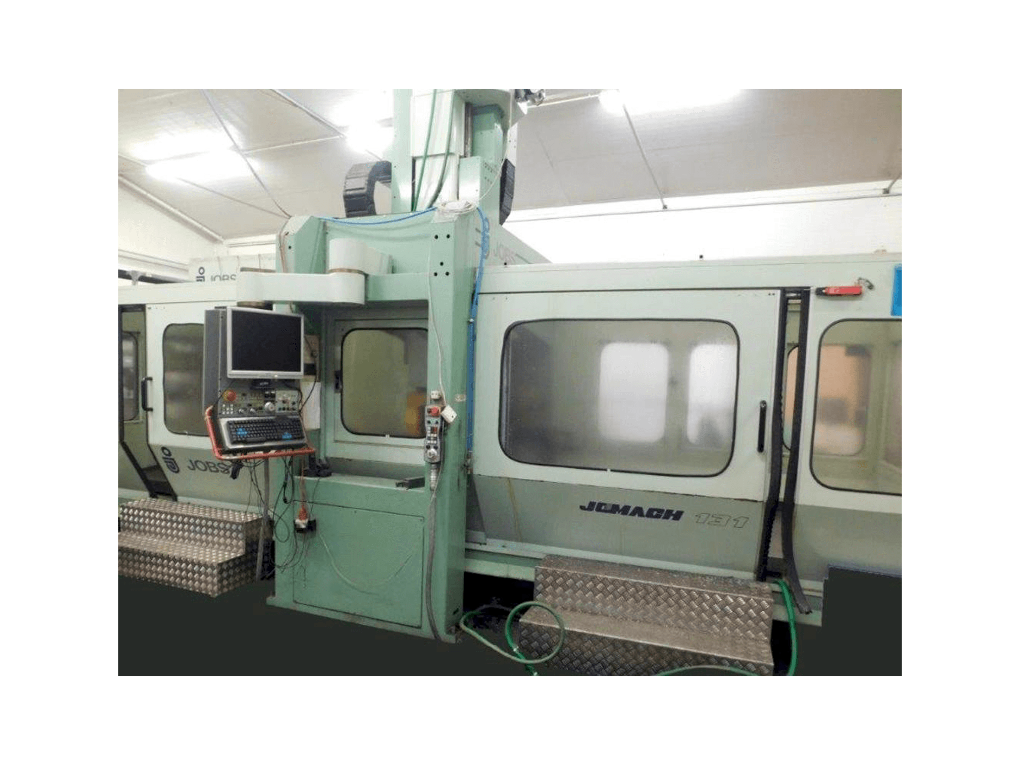 A JOBS Jomach 131 gép elölnézete