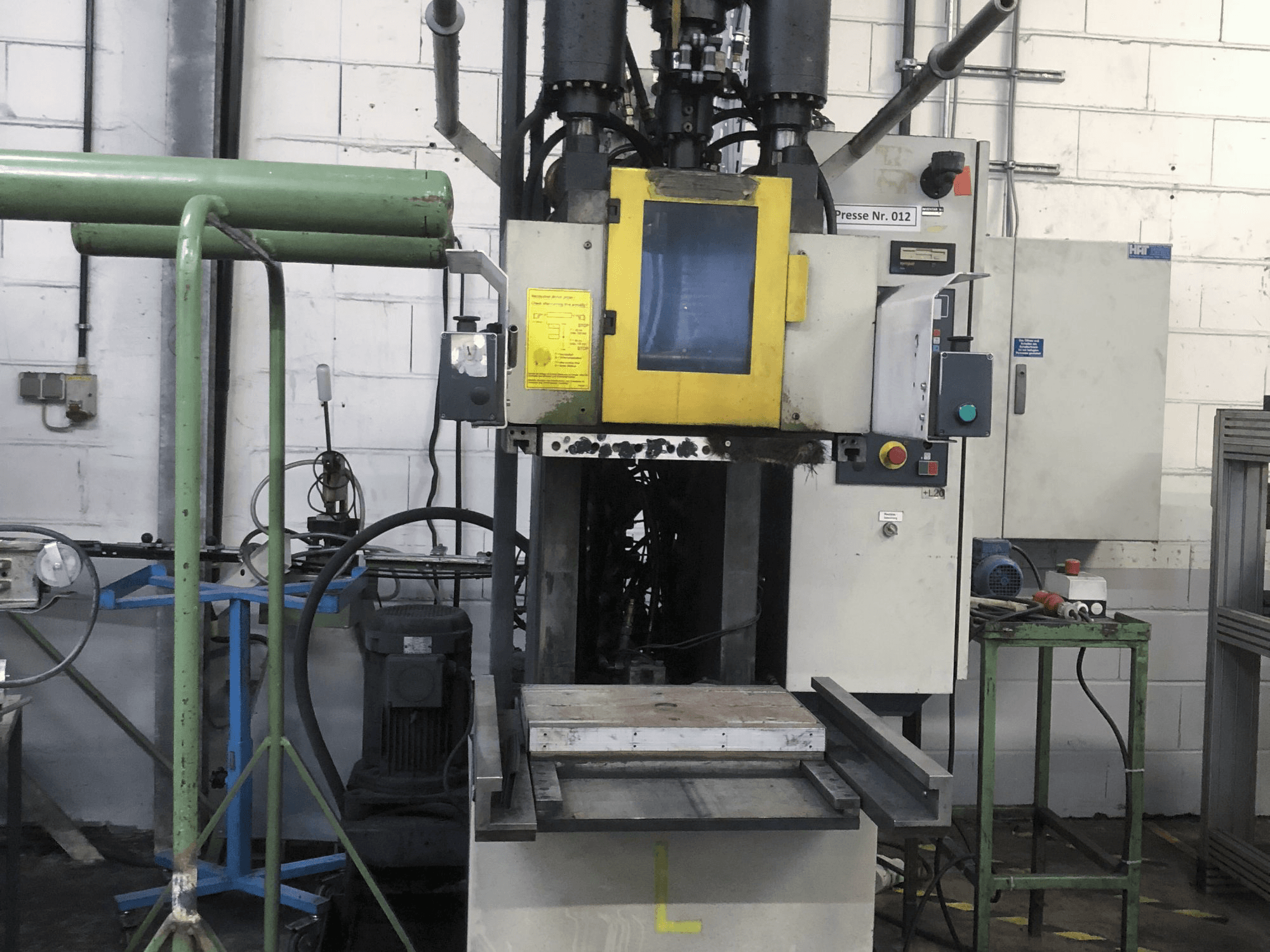 A Kloeckner Desma 956.050 ZO gép elölnézete