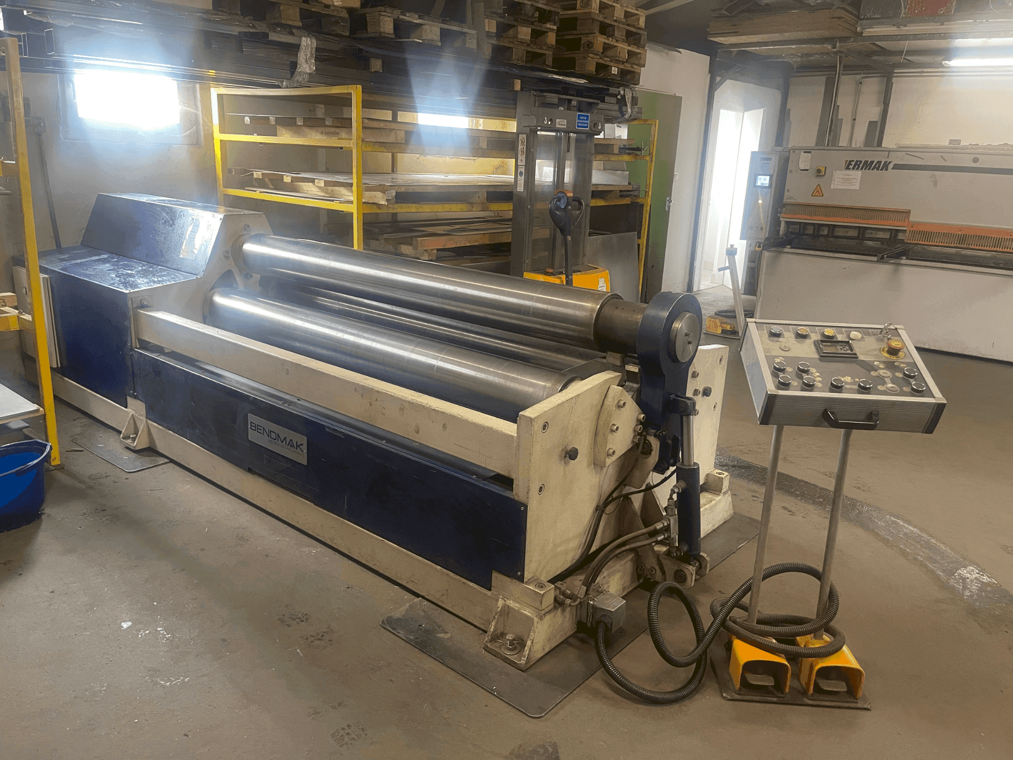 A BENDMAK CY3R-HS 20/08 gép elölnézete