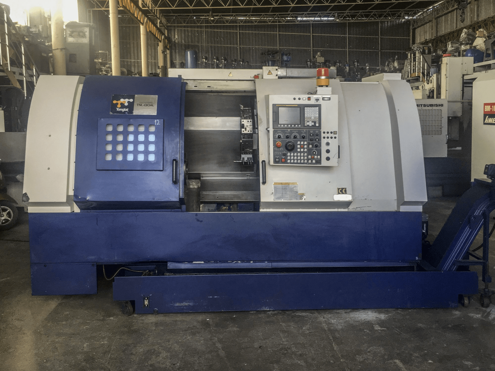 A Tongtai TNL-130 AL gép elölnézete