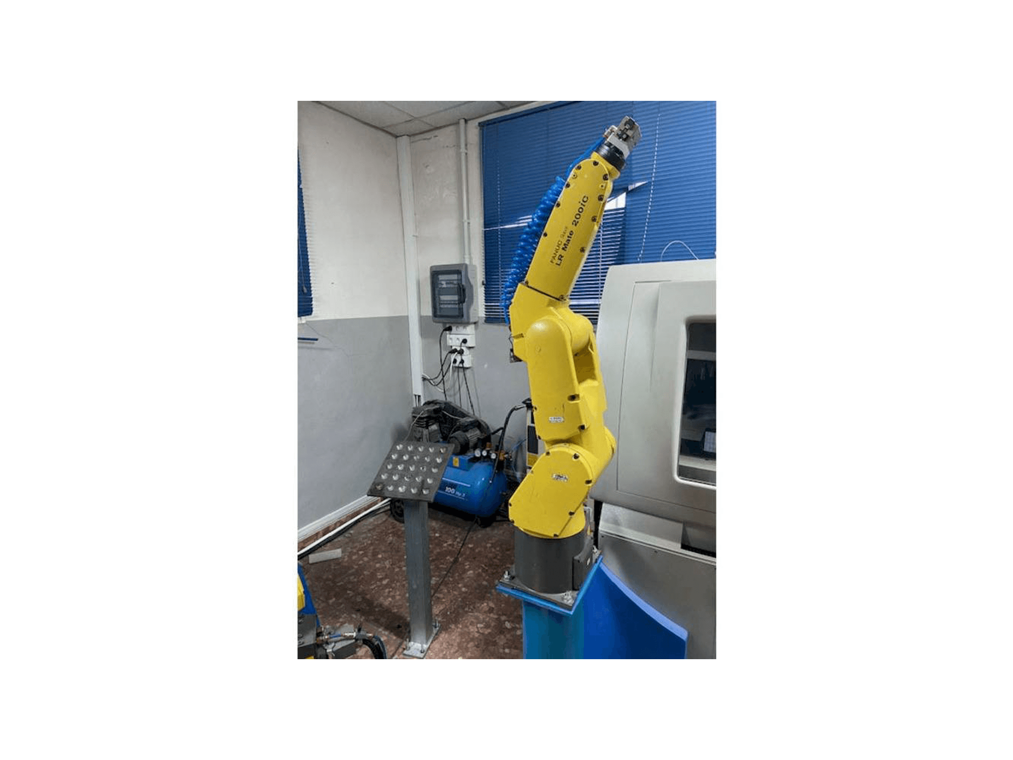 A FANUC LR MATE 200 ic gép elölnézete