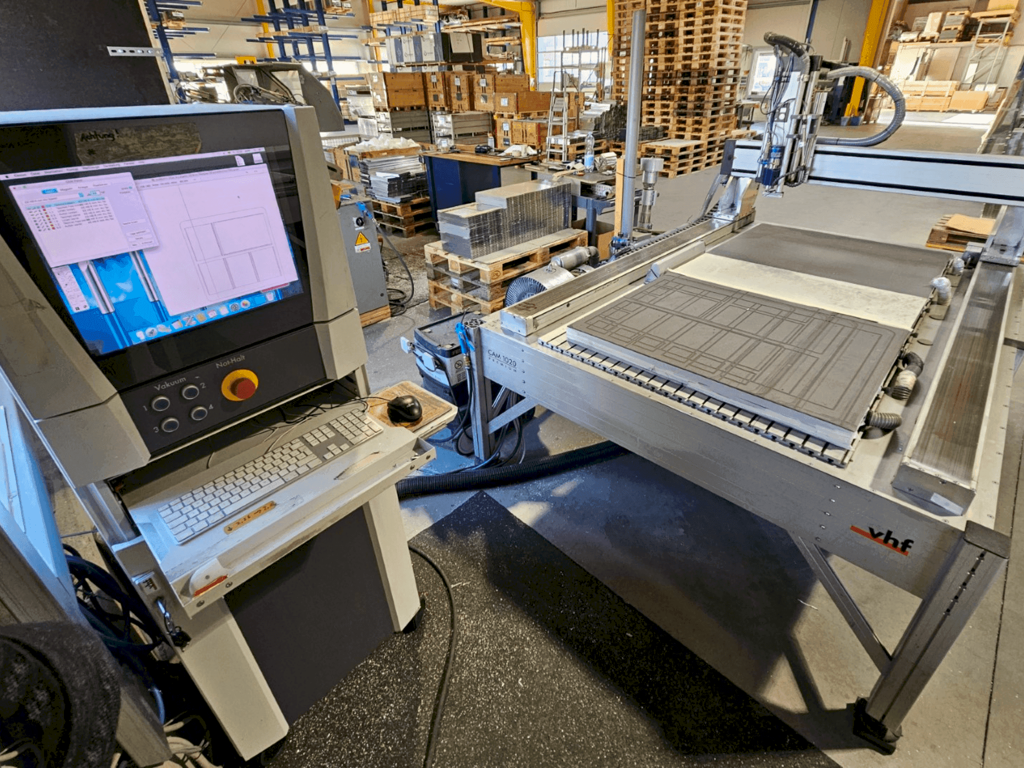 A VHF CAM 1020 Premium gép elölnézete