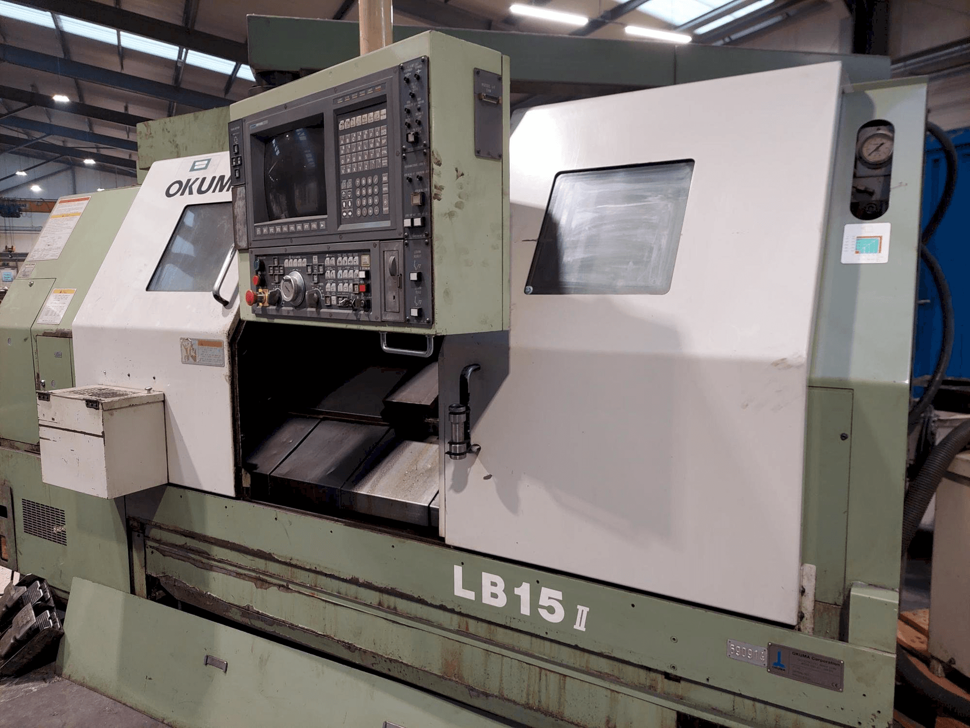 A Okuma LB15 gép elölnézete