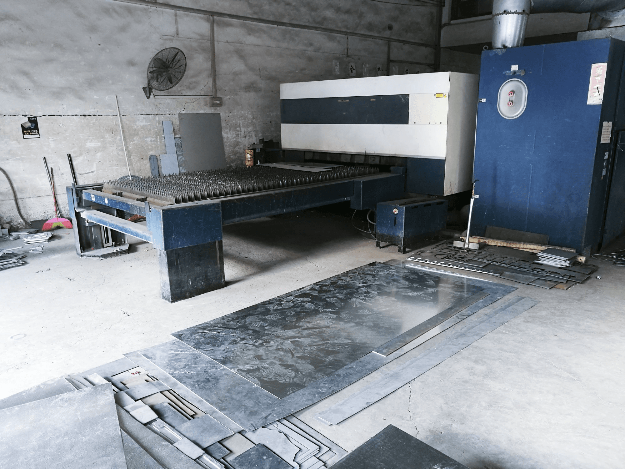 A Trumpf TruLaser L3030 gép jobb nézete