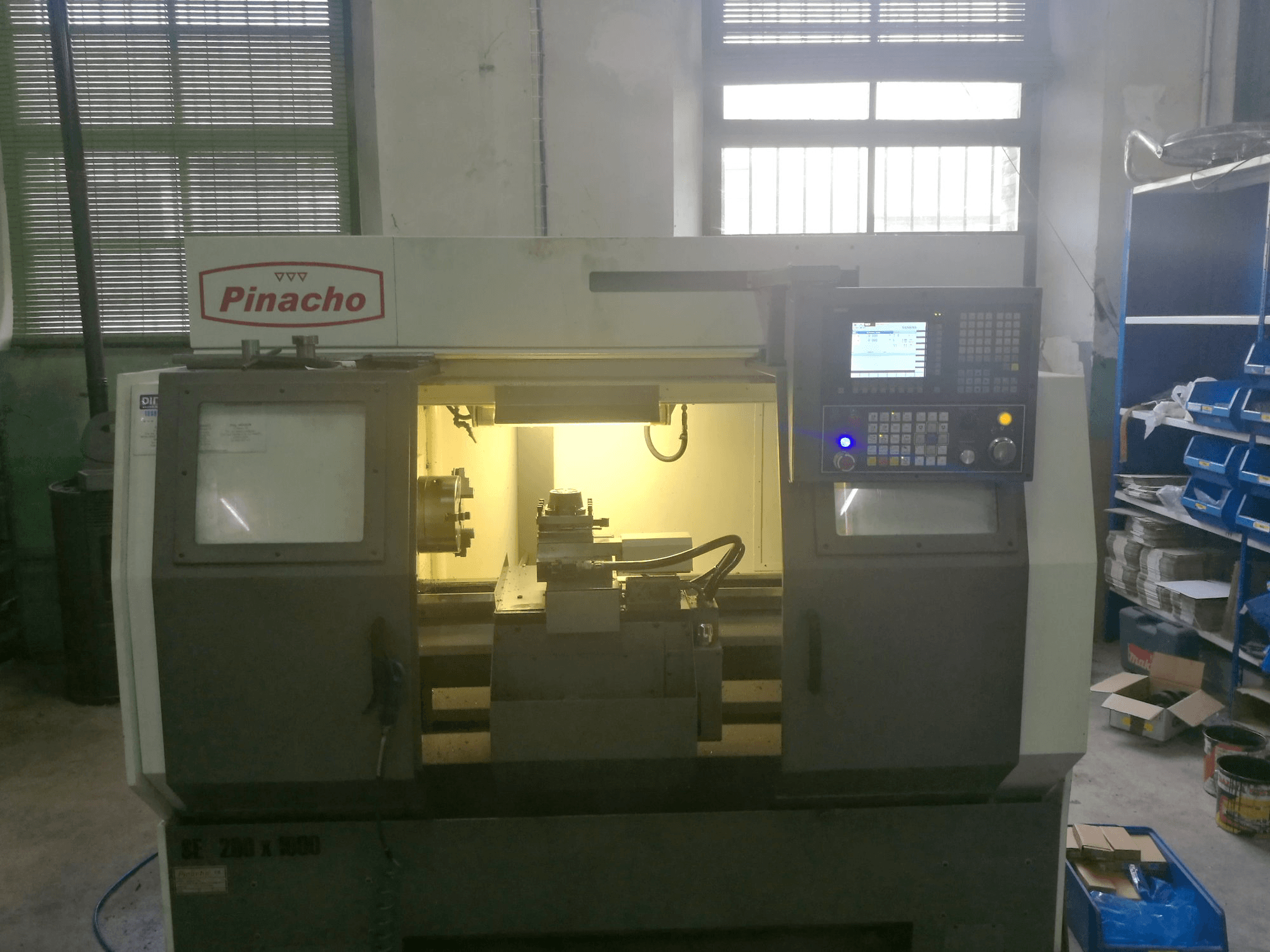 A Pinacho SE-200 gép elölnézete