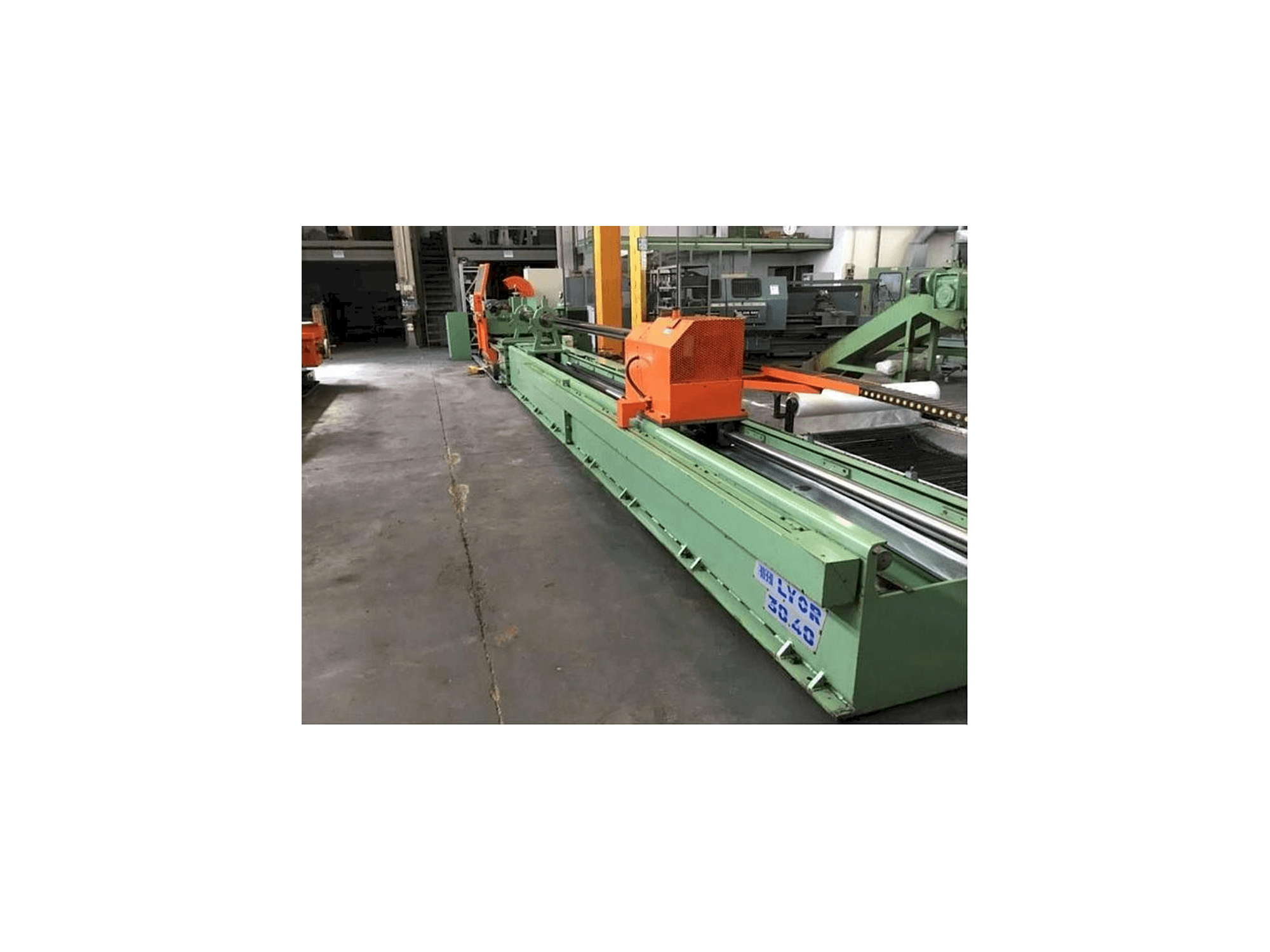 A ROBBI LYOR 30/40 gép elölnézete