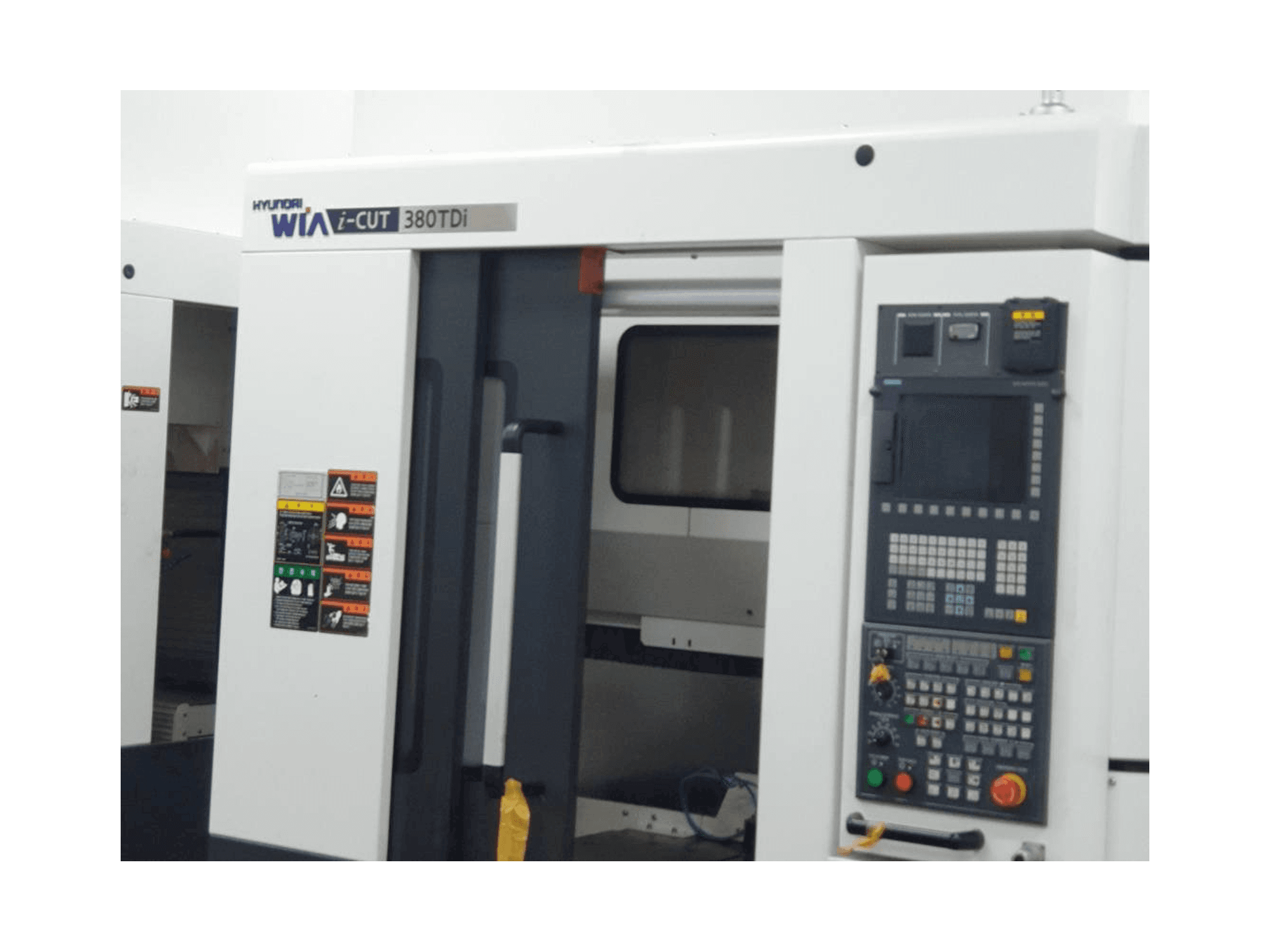 A Hyundai Wia i-CUT380TDi gép elölnézete