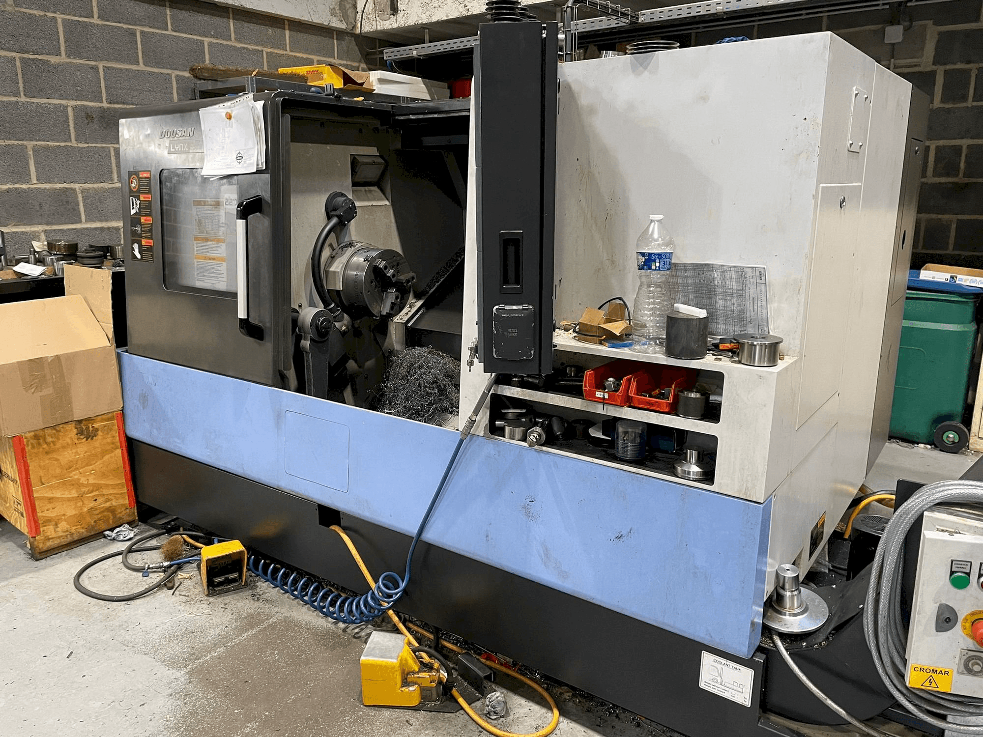 A Doosan LYNX 300 gép elölnézete