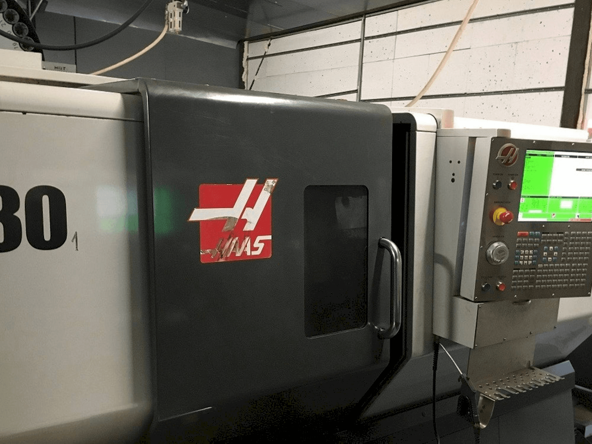 A HAAS ST-30 gép elölnézete