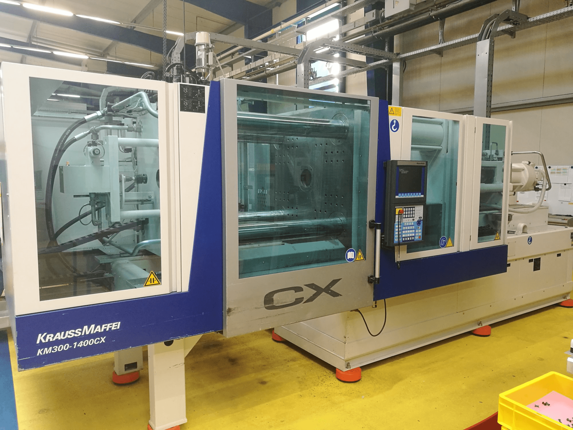 A Krauss Maffei 300-1400 CX gép elölnézete