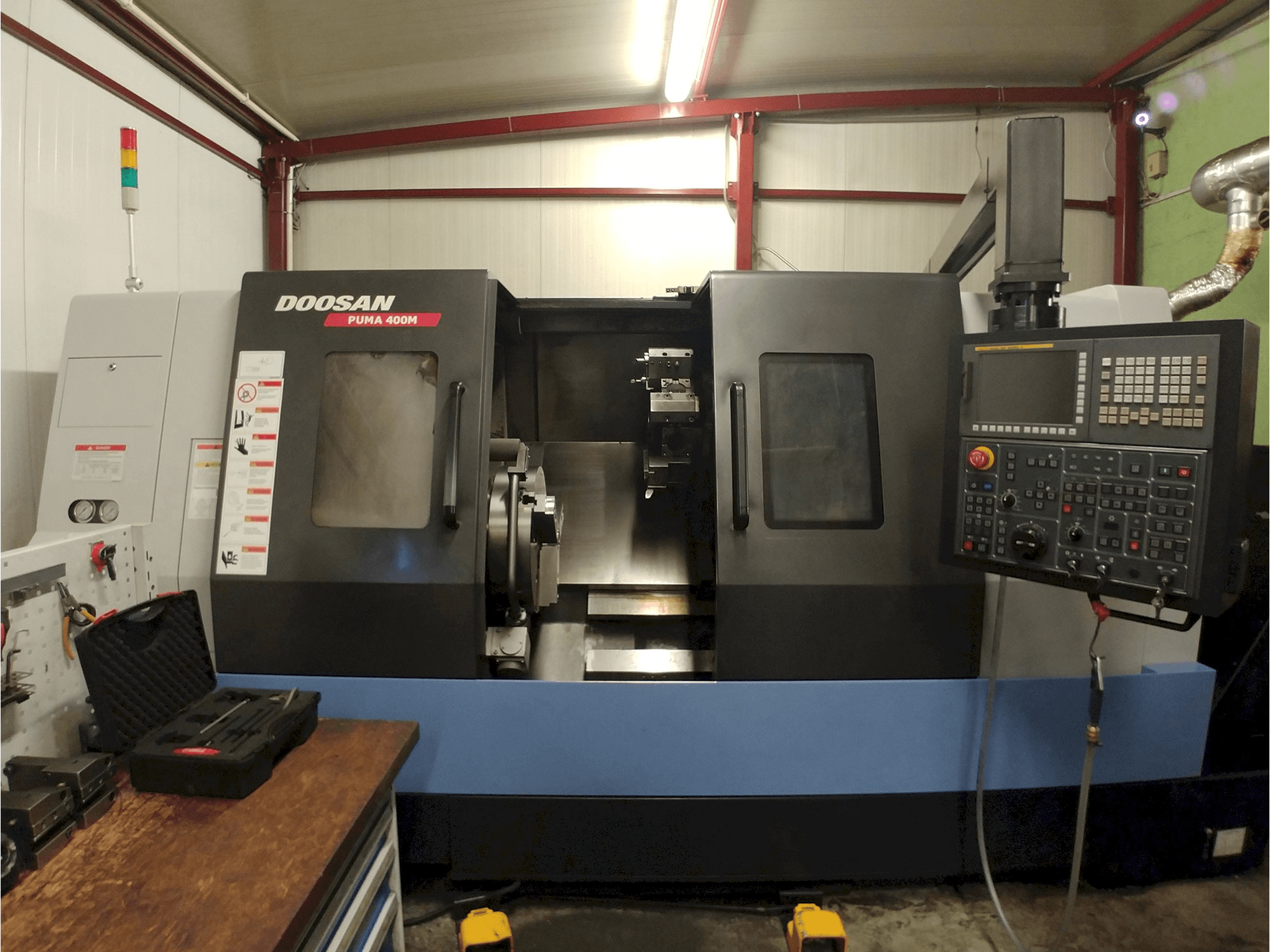 A Doosan Puma 400MC gép elölnézete