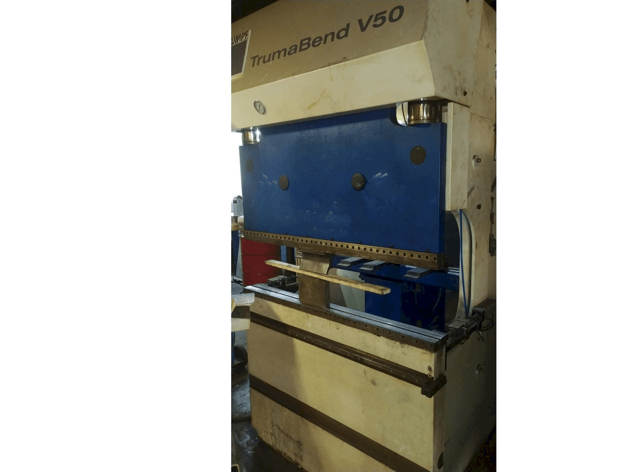 A Trumpf TrumaBend V50 gép elölnézete