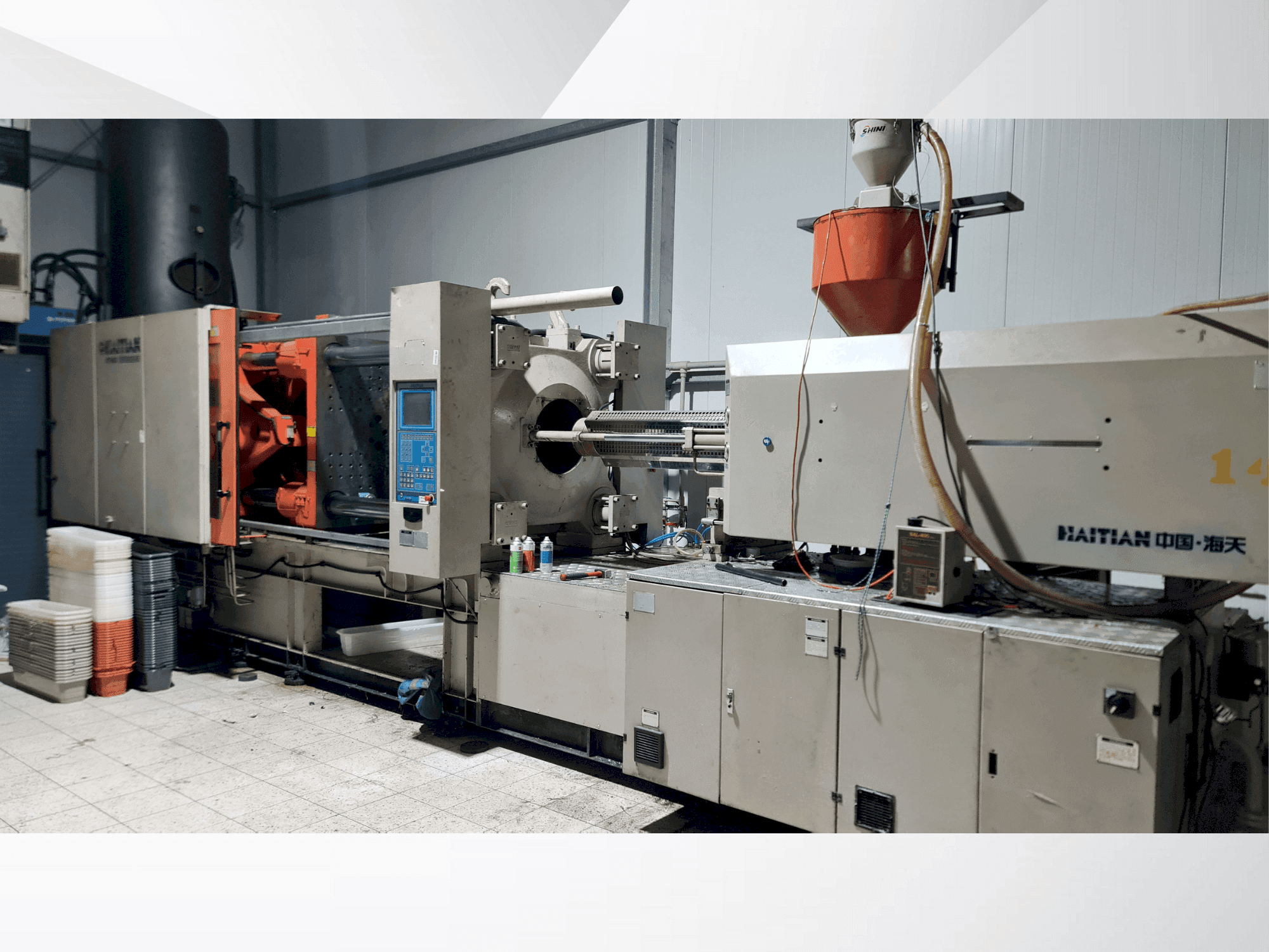 A HAITIAN 2006 gép elölnézete