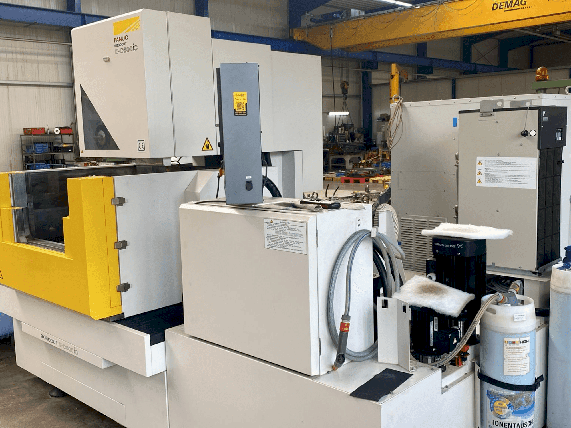 A FANUC Robocut a-C600iC - Z400 gép elölnézete
