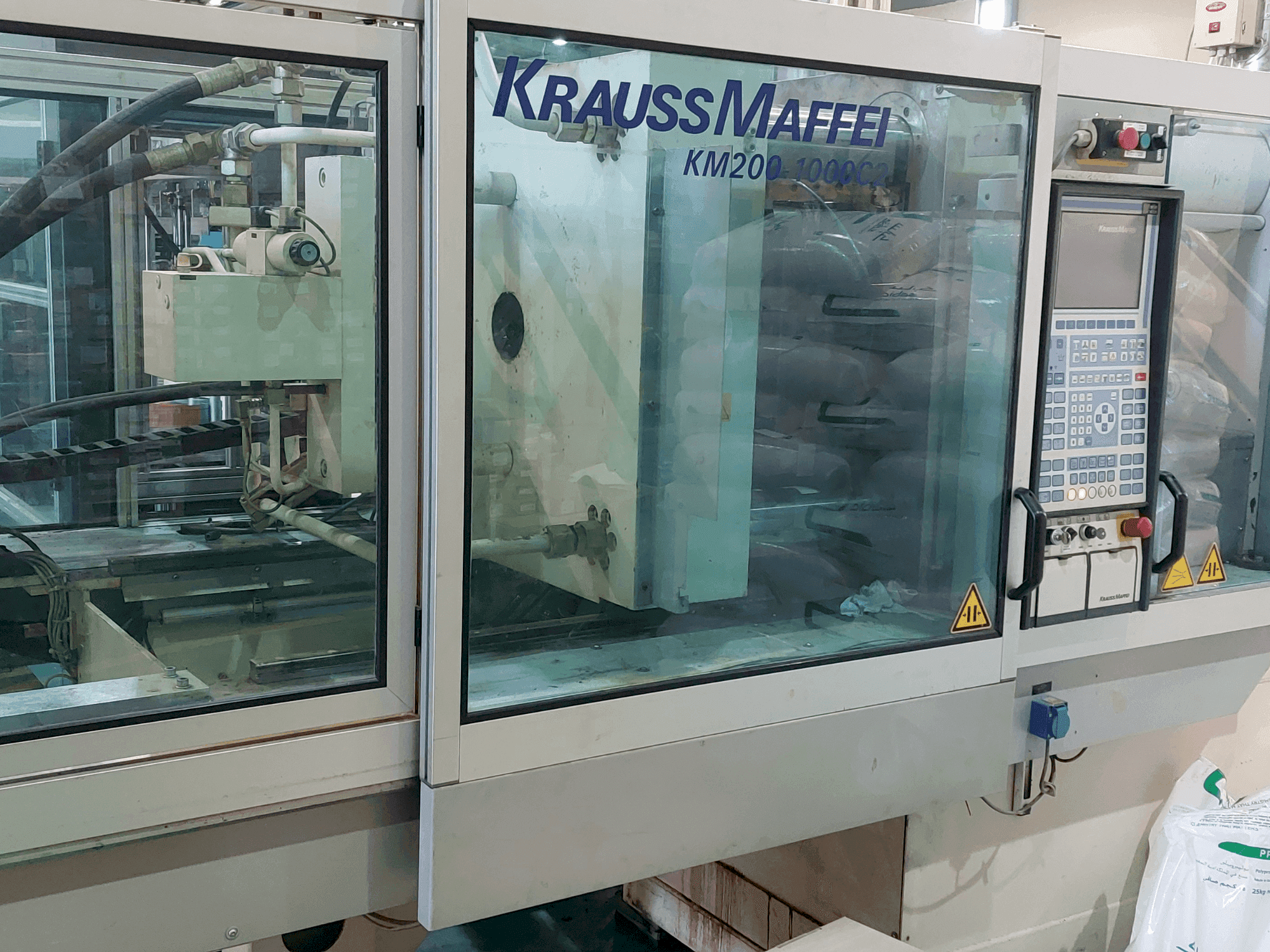 A Krauss Maffei 200-1000 C2 gép elölnézete