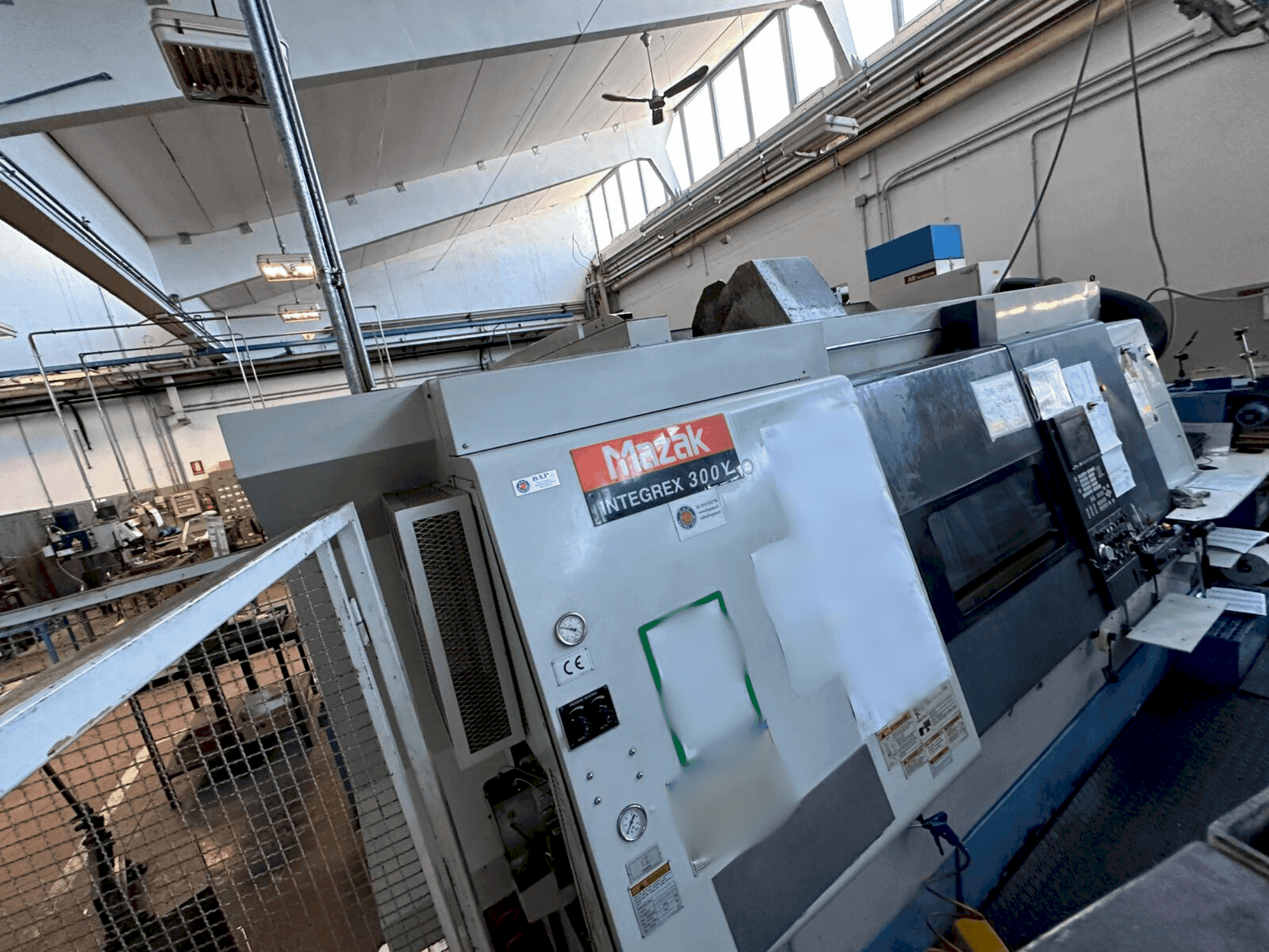 A Mazak INTEGREX 300Y gép elölnézete