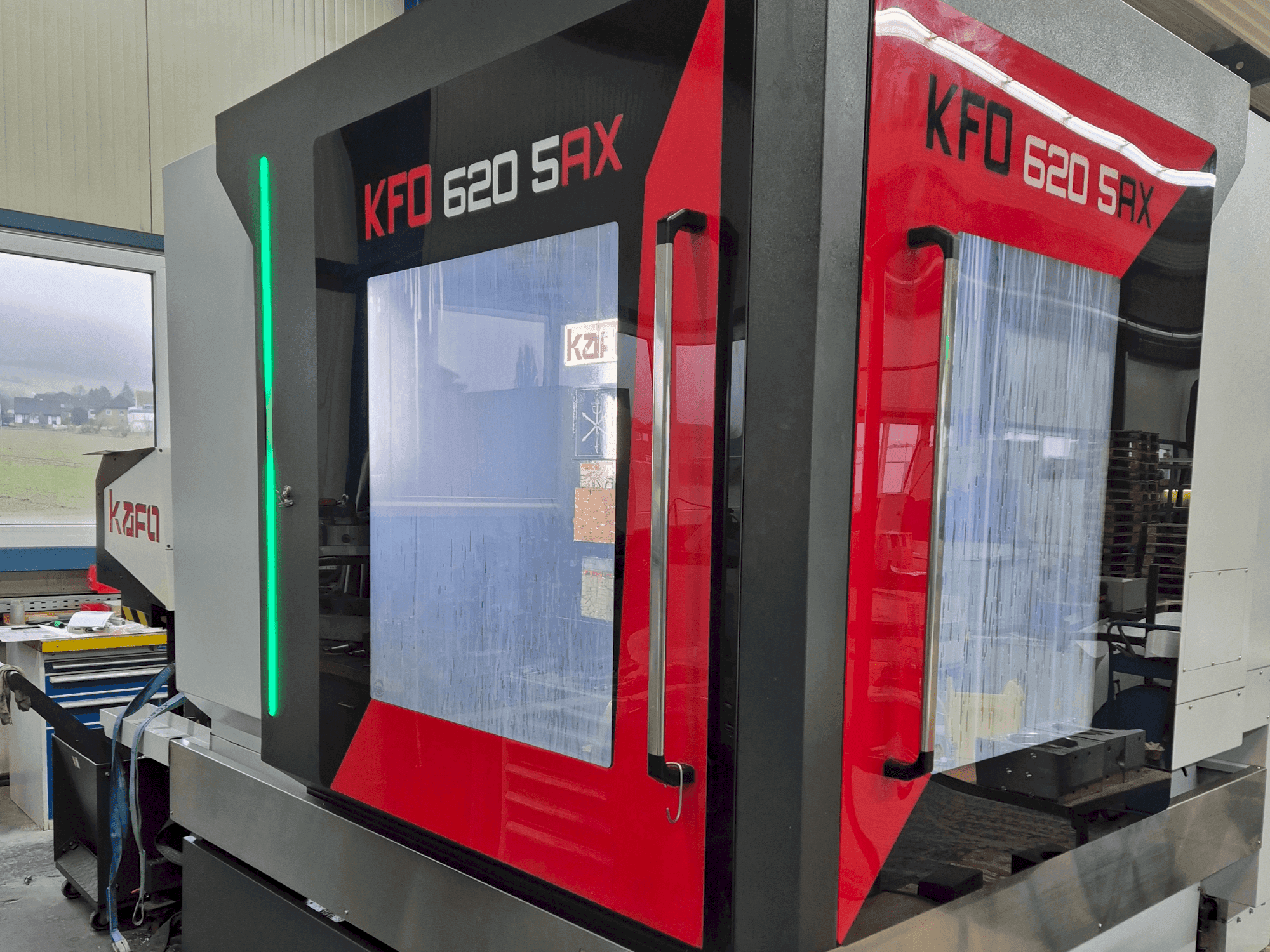 A KAFO KFO 620 5AX gép elölnézete