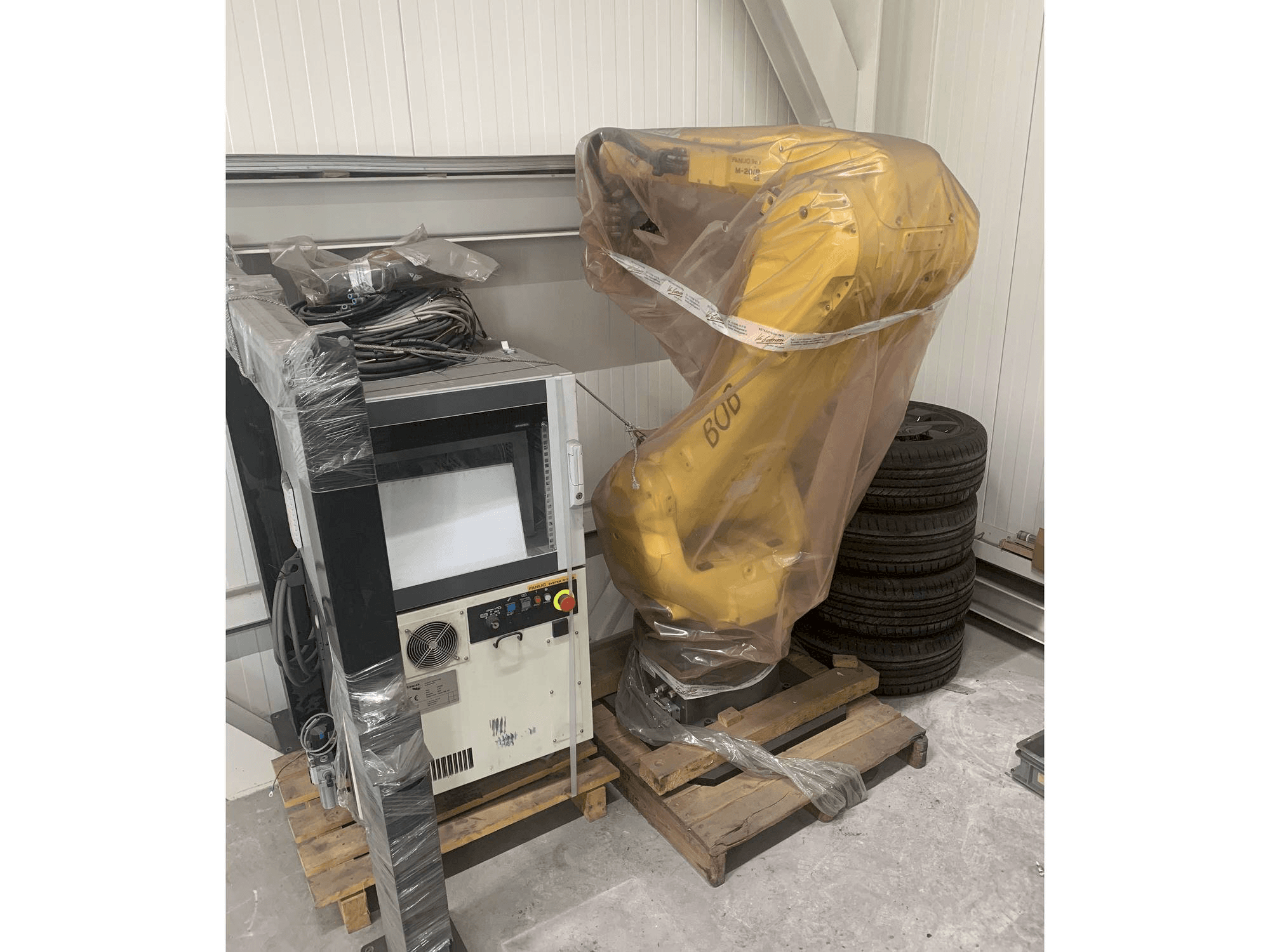 A FANUC M-20iB gép elölnézete
