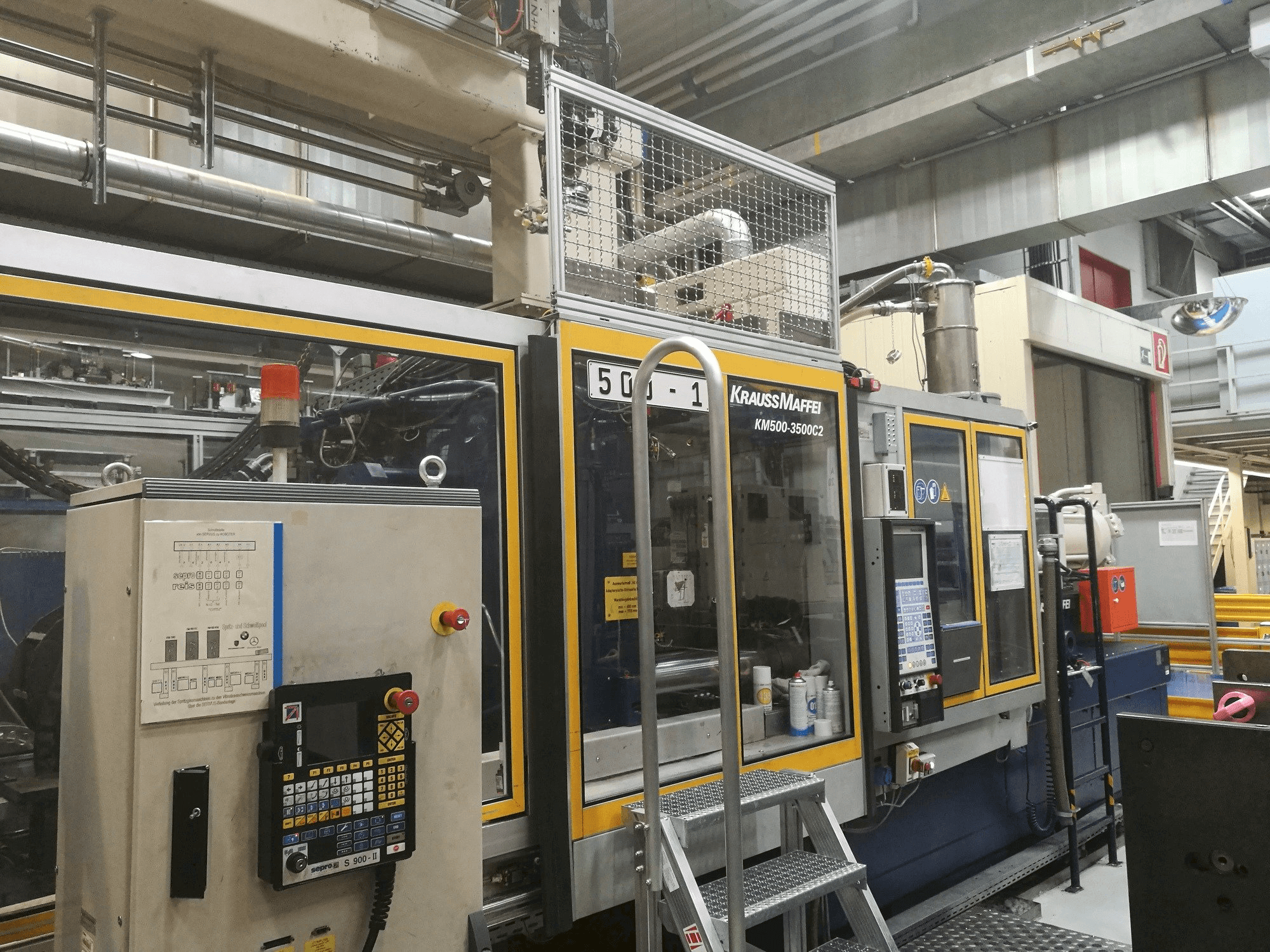 A Krauss Maffei 500-3500 C2 gép elölnézete