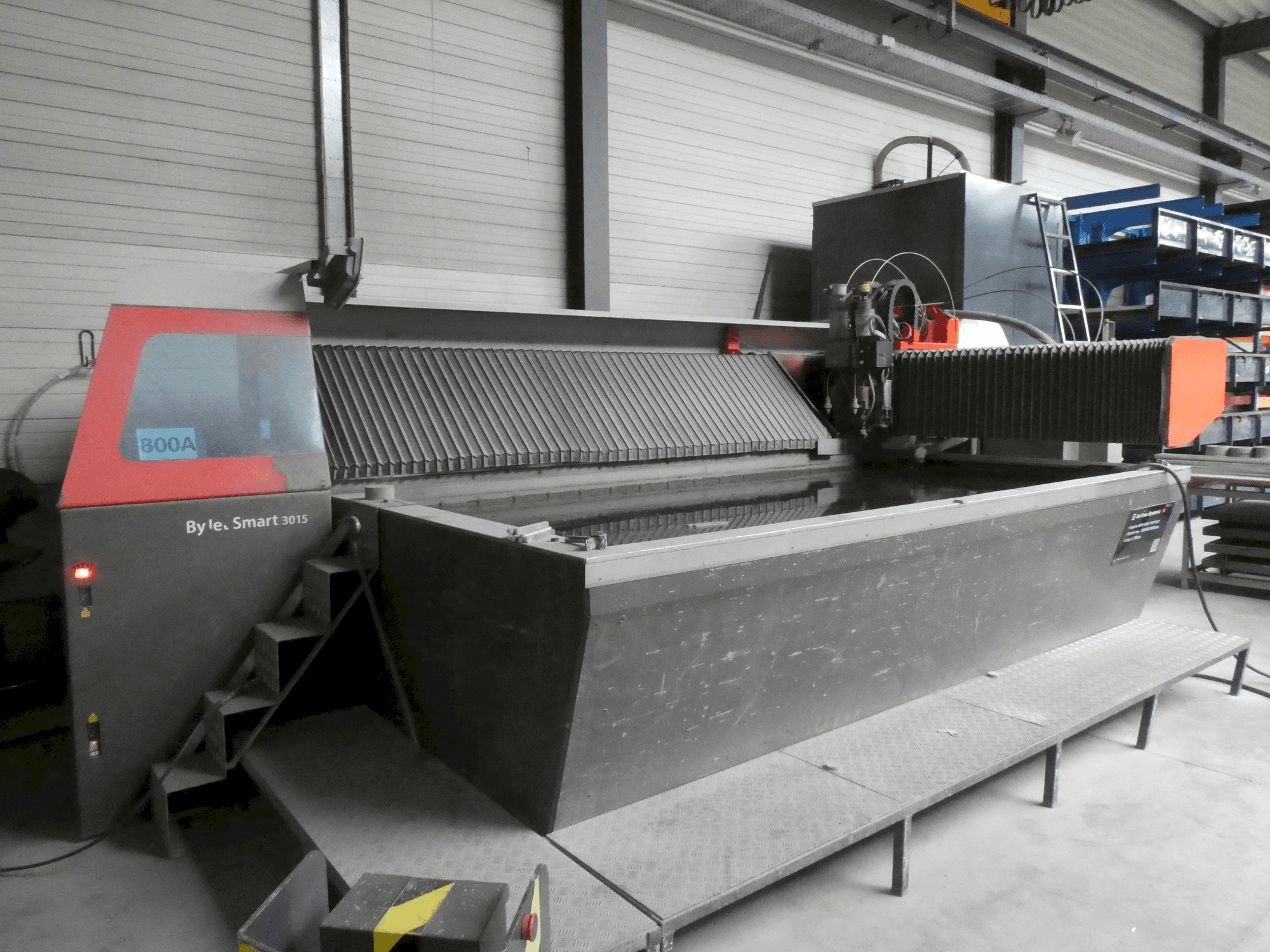 A Bystronic ByJet Smart 3015 gép elölnézete