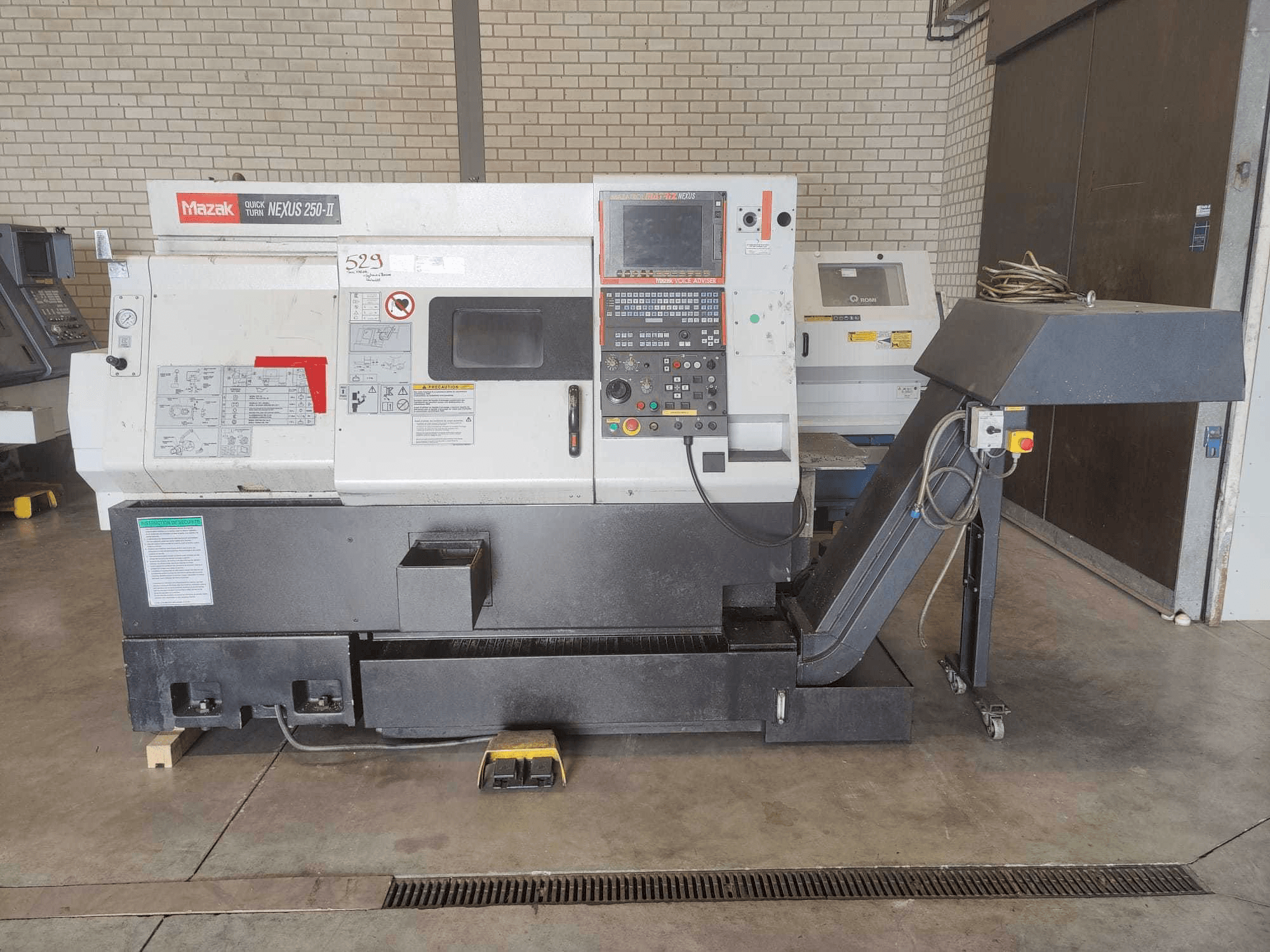 A Mazak Quick Turn Nexus 250-II gép elölnézete