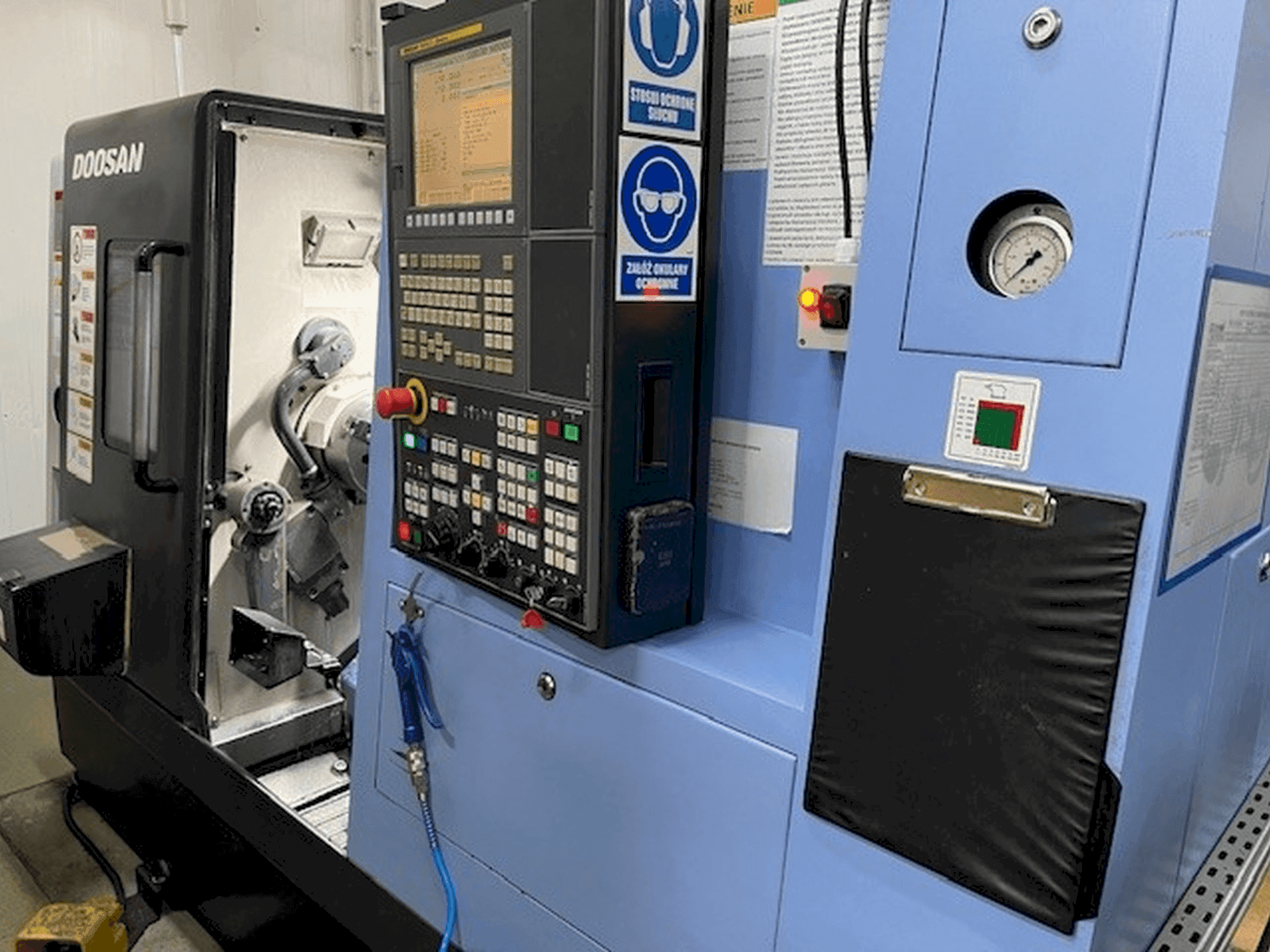 A DOOSAN Lynx 220 LMA gép elölnézete
