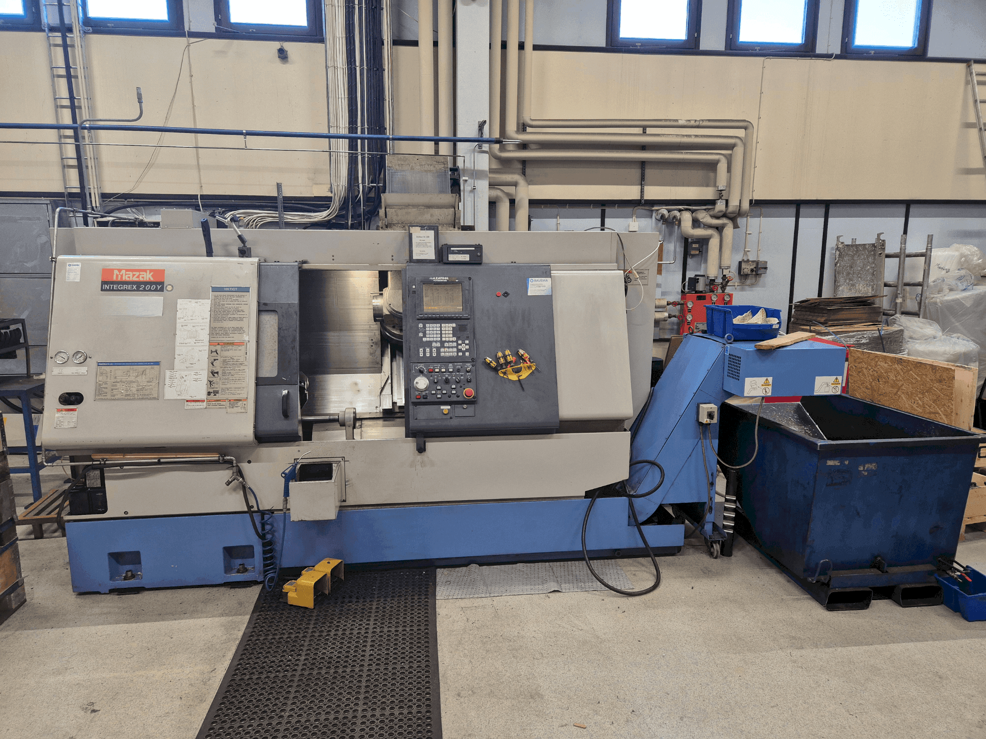 A Mazak Integrex 200Y gép elölnézete