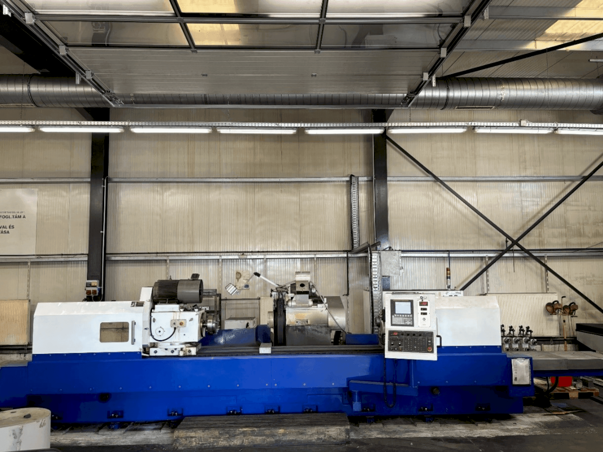 A FANUC TT60-20L-C1 gép elölnézete