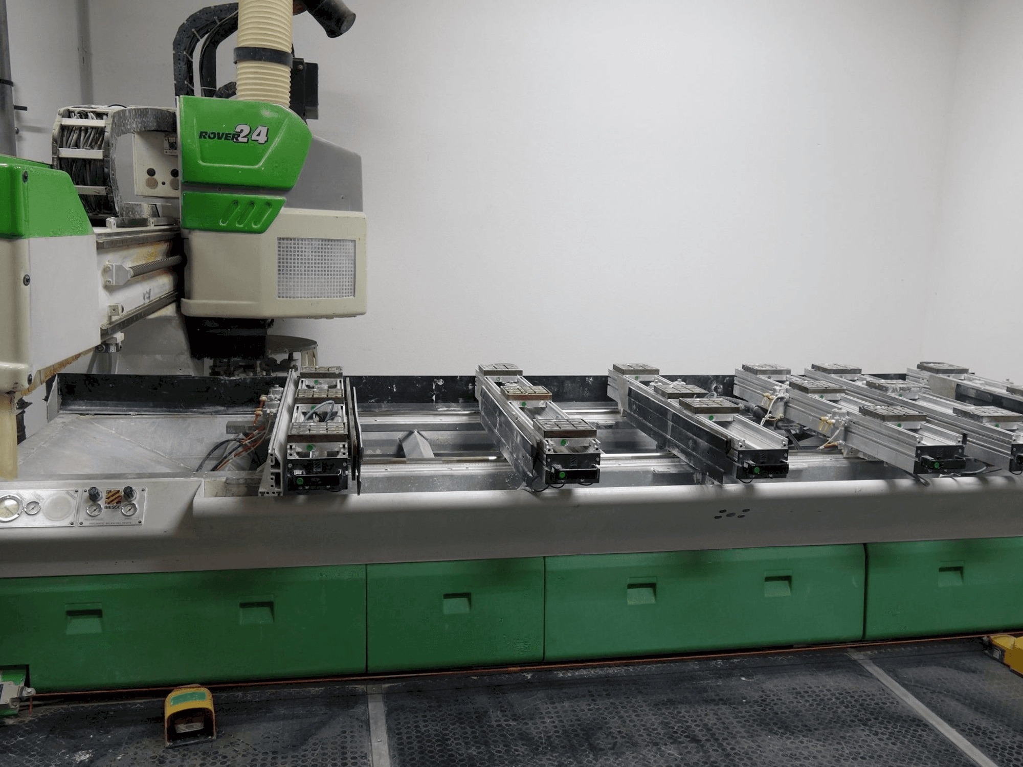 A BIESSE Rover 24 S gép elölnézete