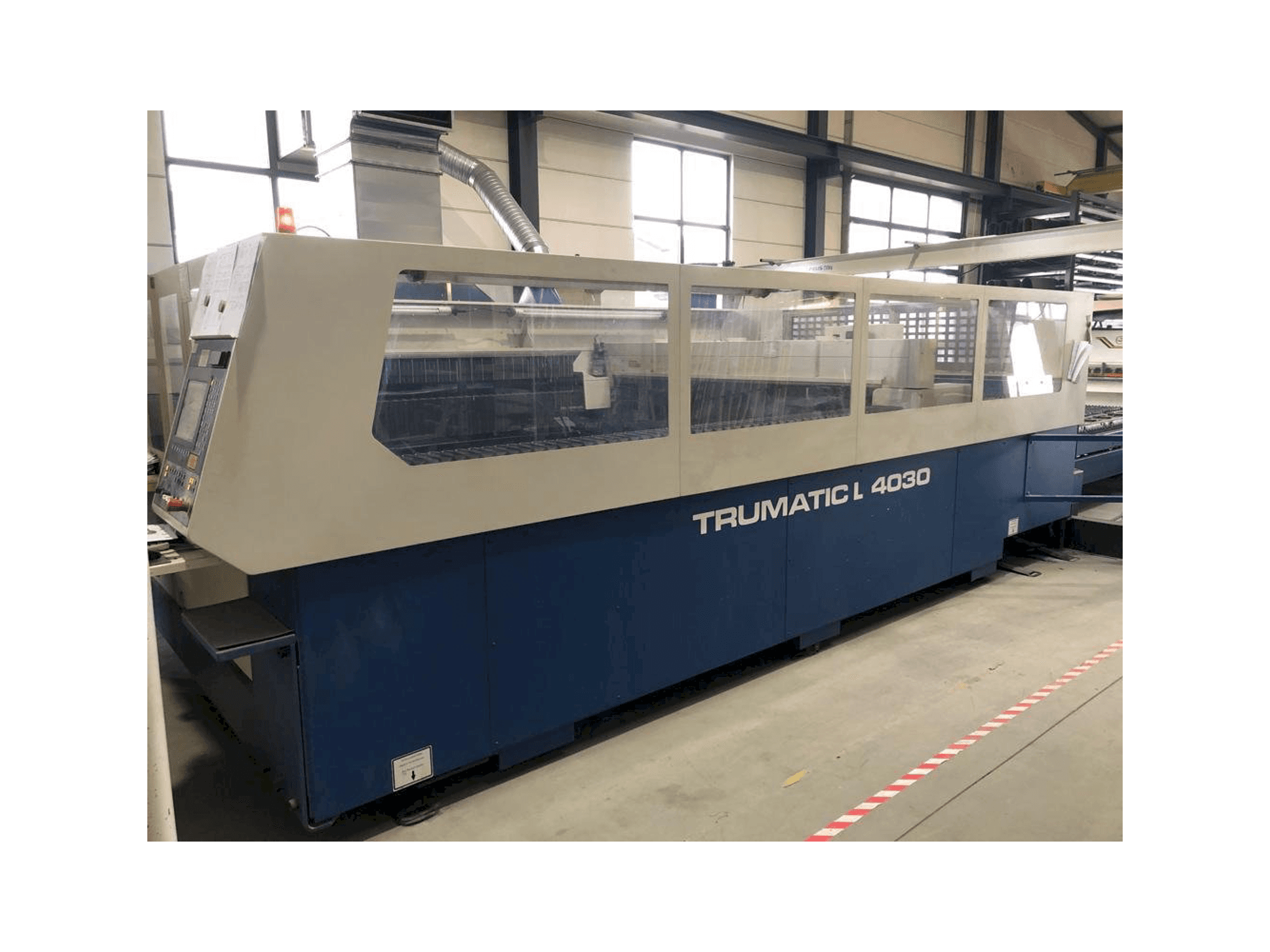 A Trumpf Trumatic L4030 gép elölnézete