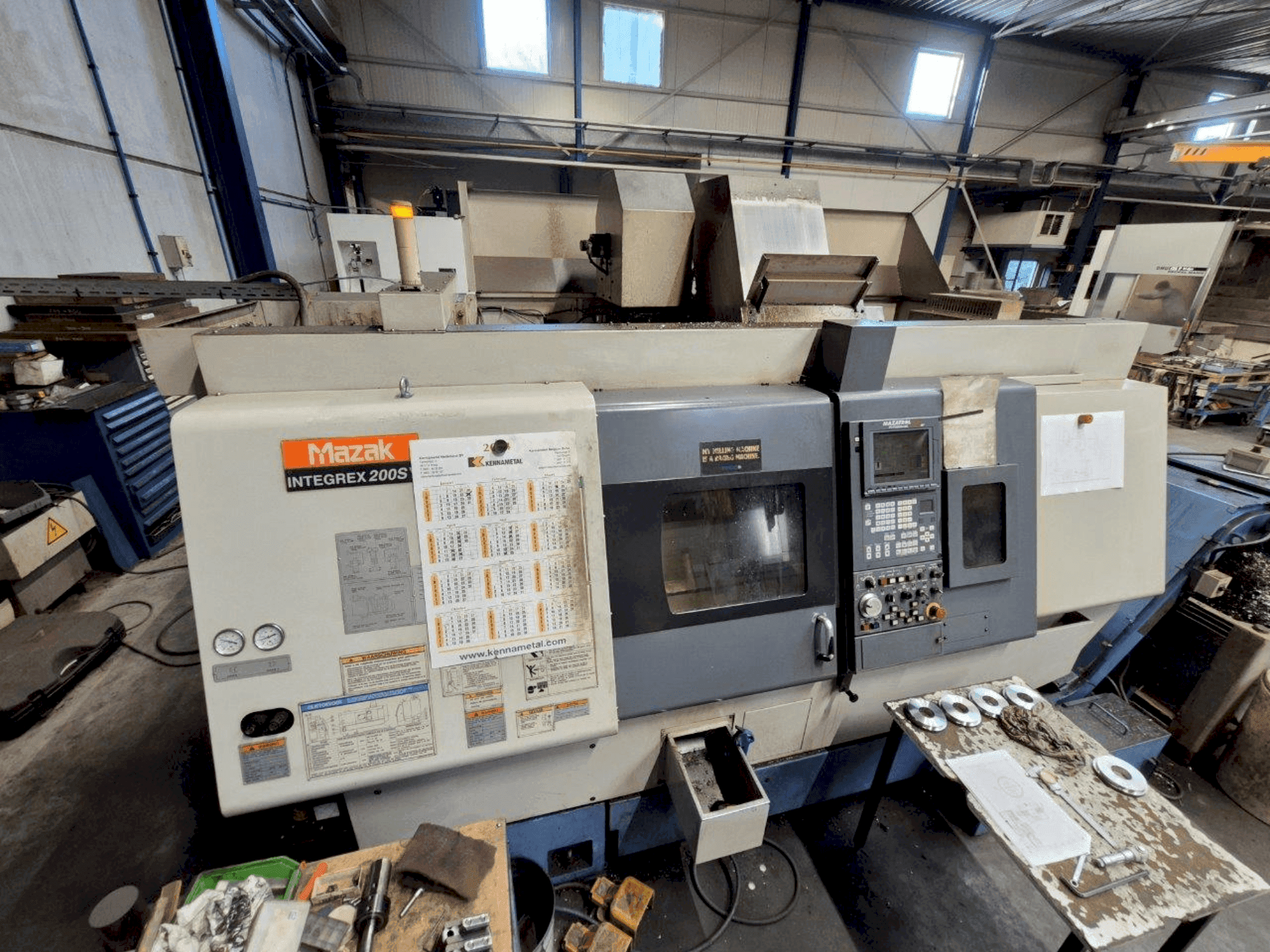 A Mazak Integrex 200SY gép elölnézete