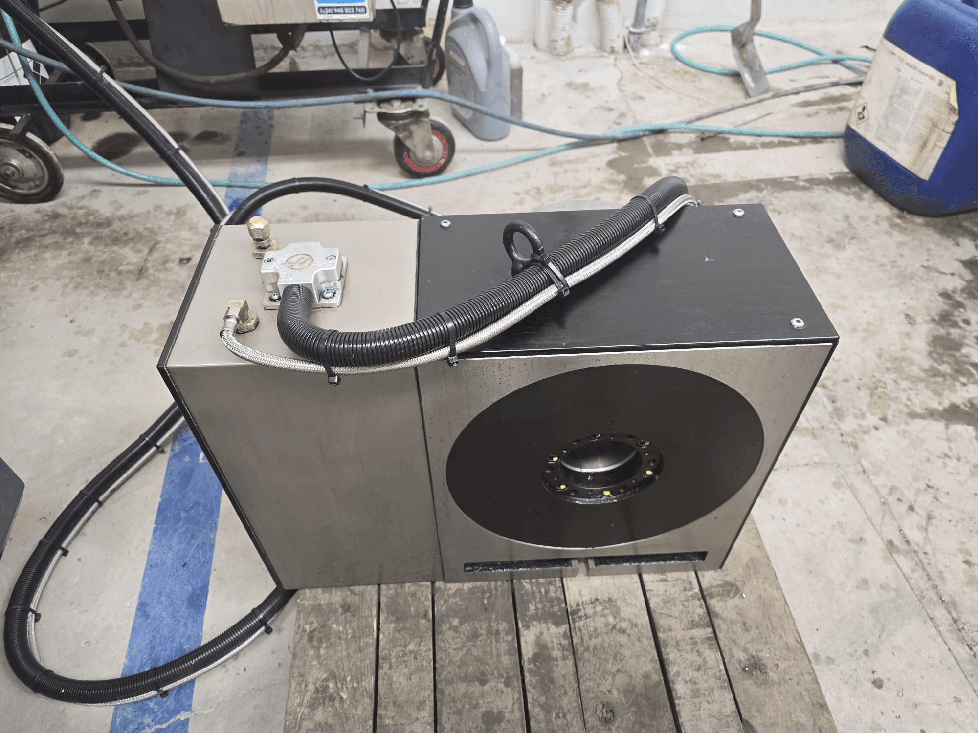 A HAAS HRT310 gép elölnézete