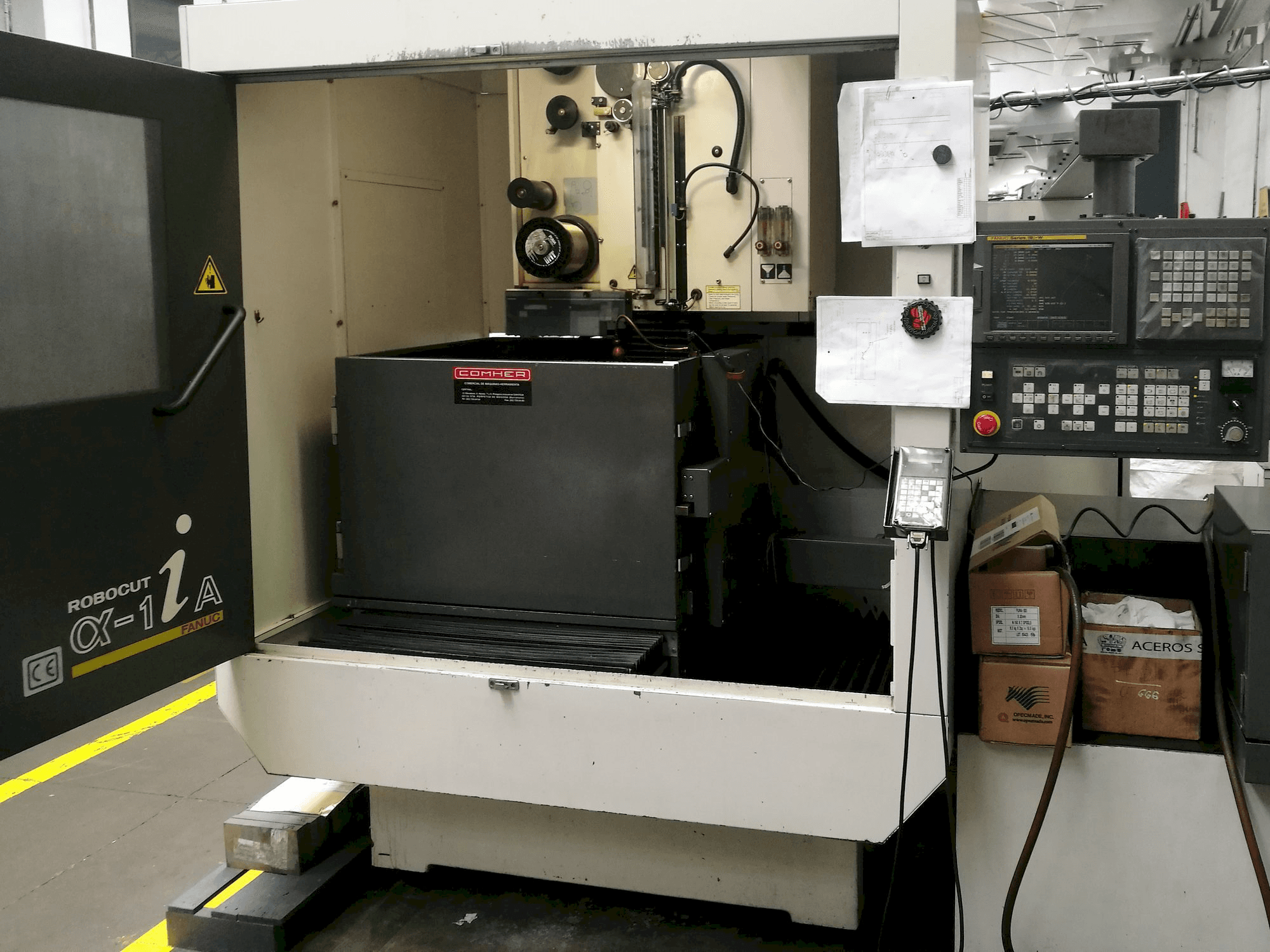 A FANUC Robocut ALPHA -1iA gép elölnézete