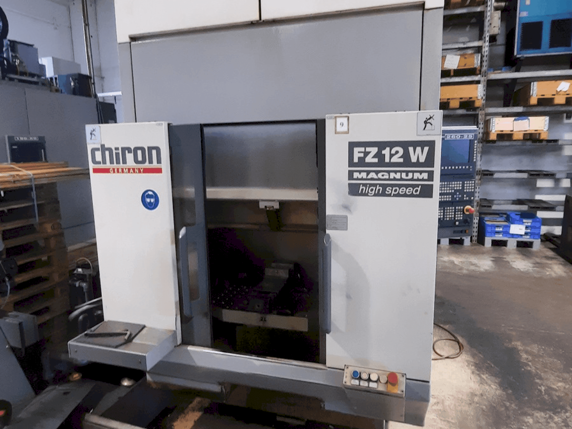 A CHIRON FZ 12 W gép elölnézete