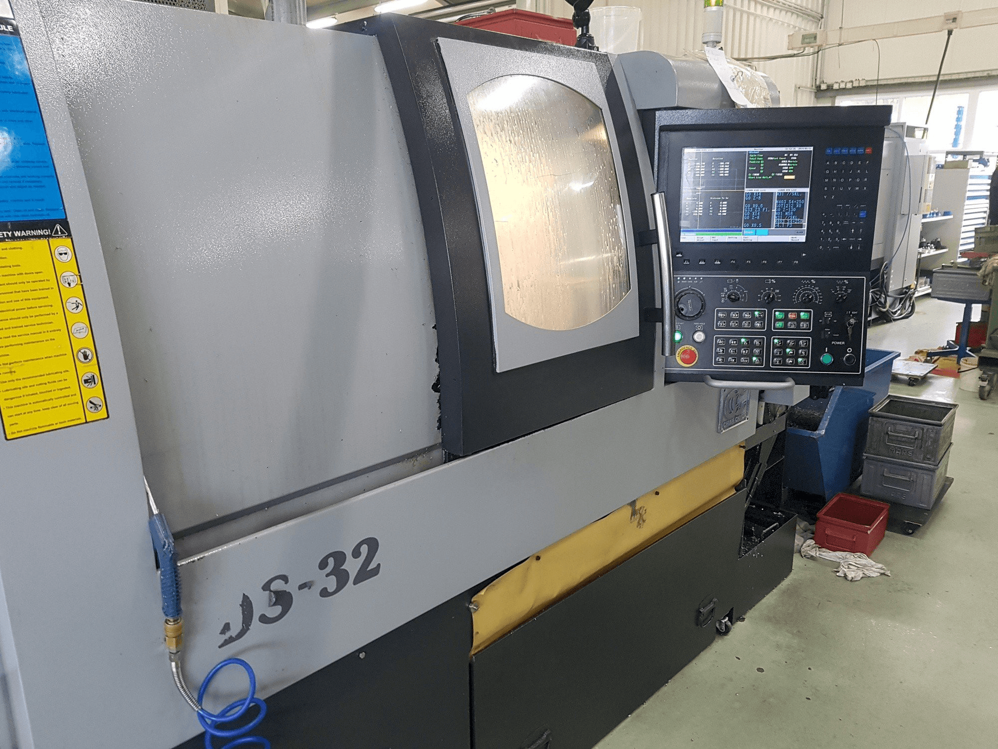 A Chiah-Chyun CDS-32 gép elölnézete