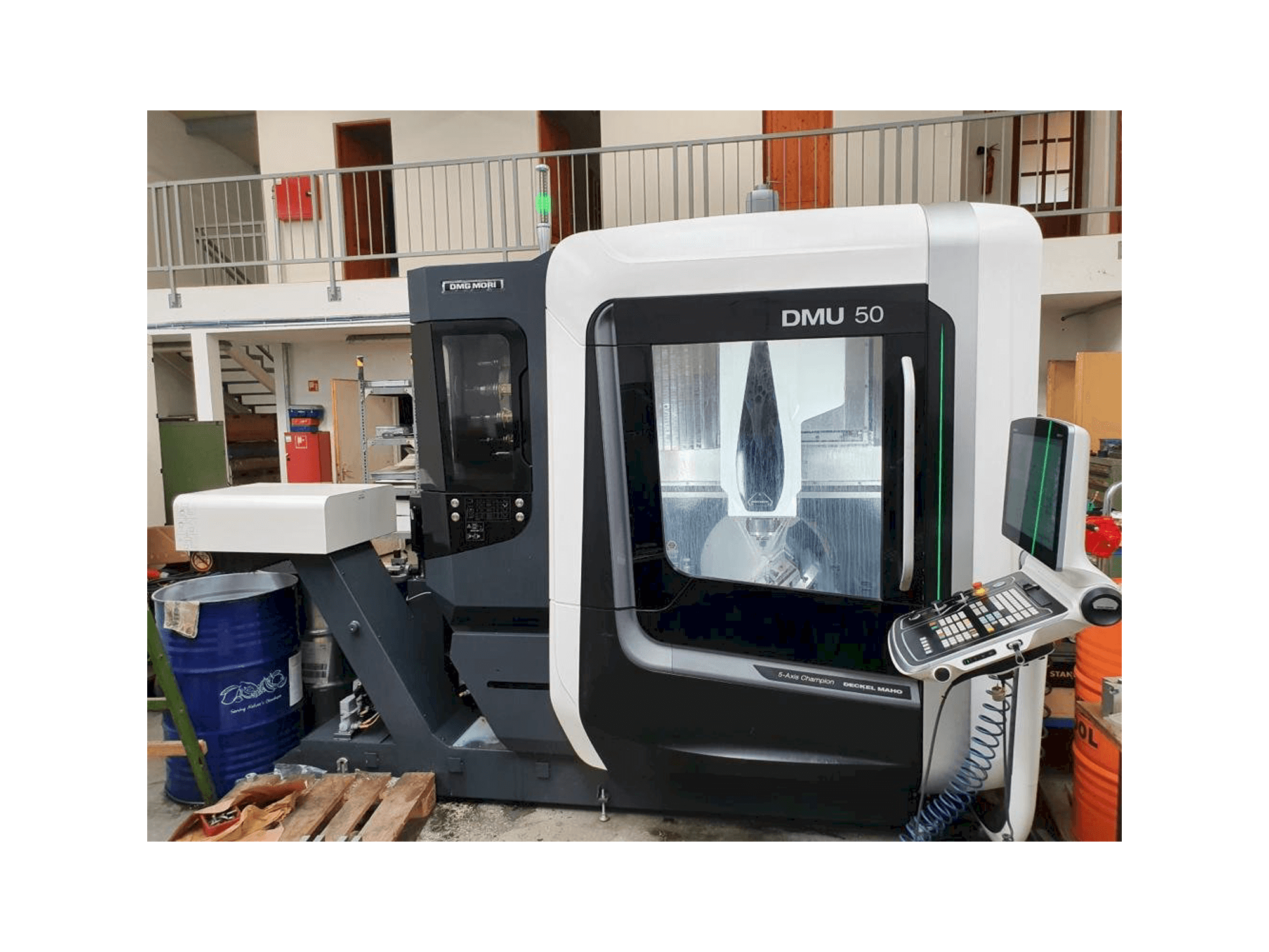 A DMG MORI DMU 50 gép elölnézete