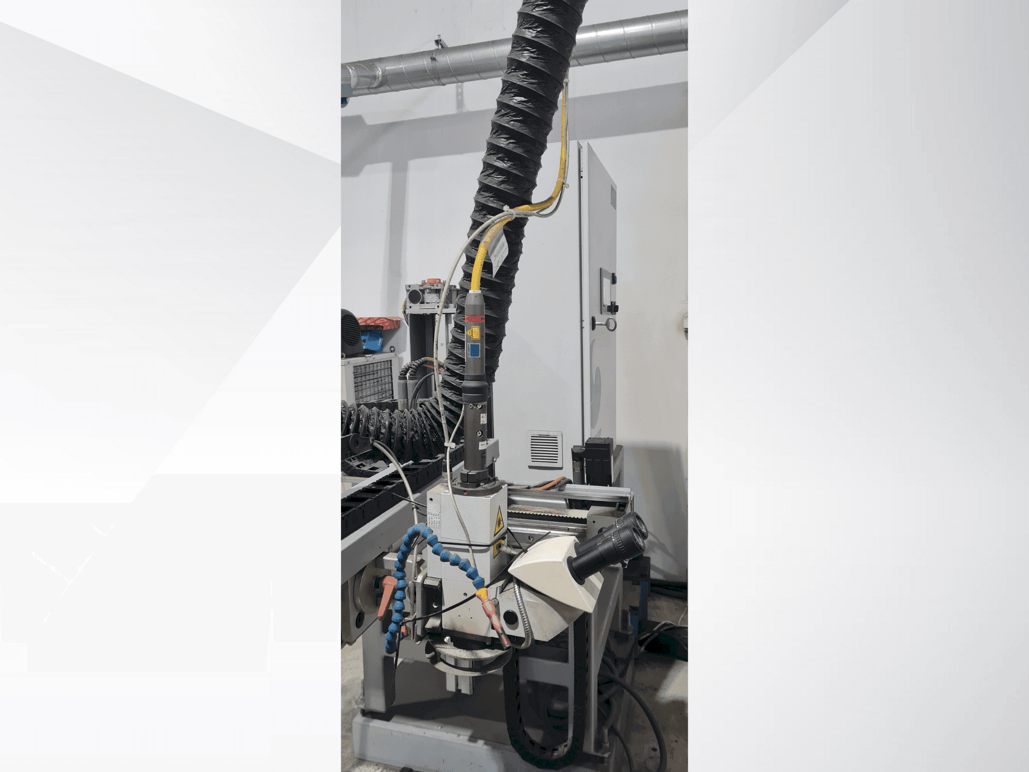 A TRUMPF TRUPULSE 304 gép elölnézete