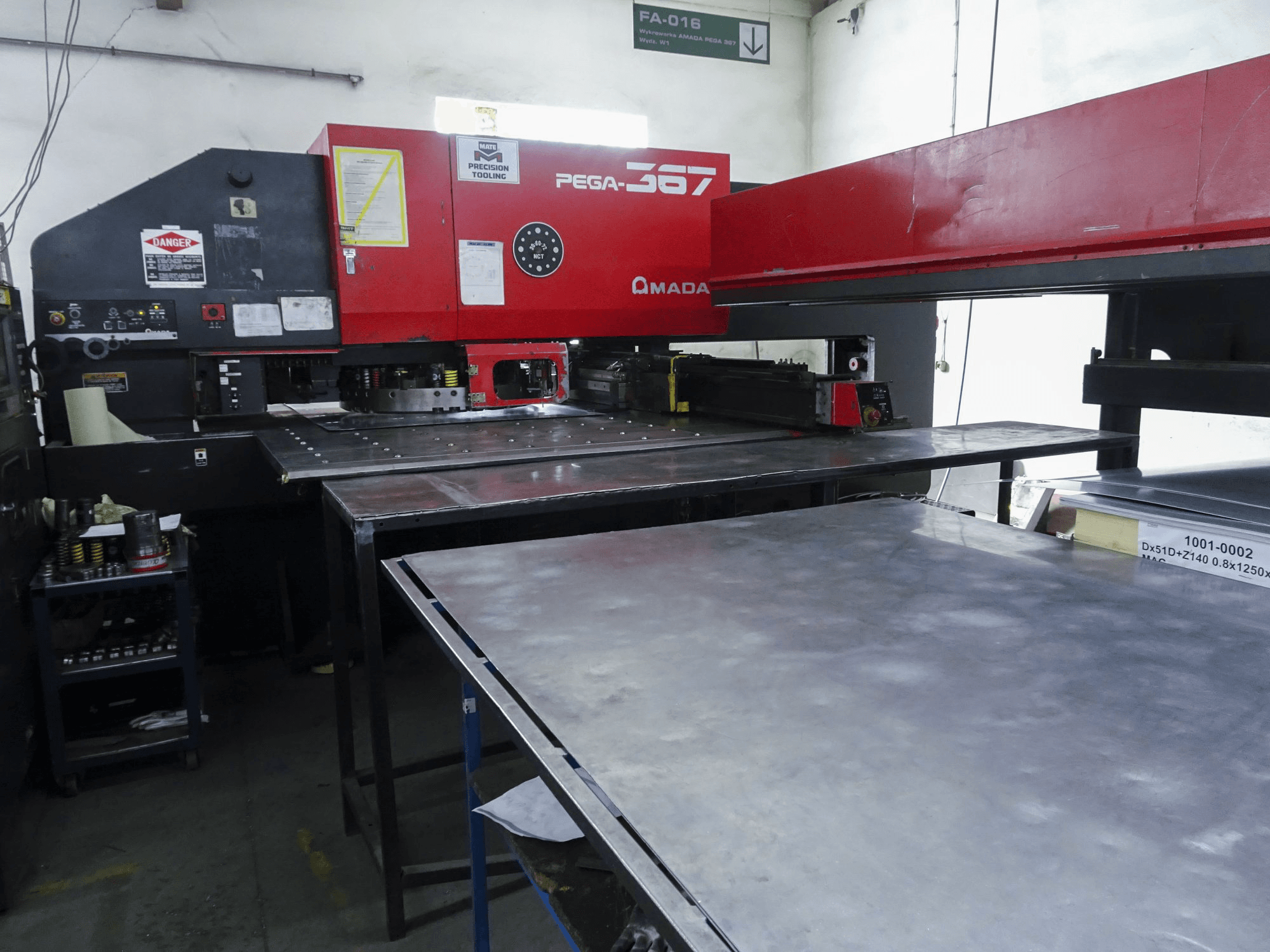 A AMADA PEGA 367 gép bal oldali nézete