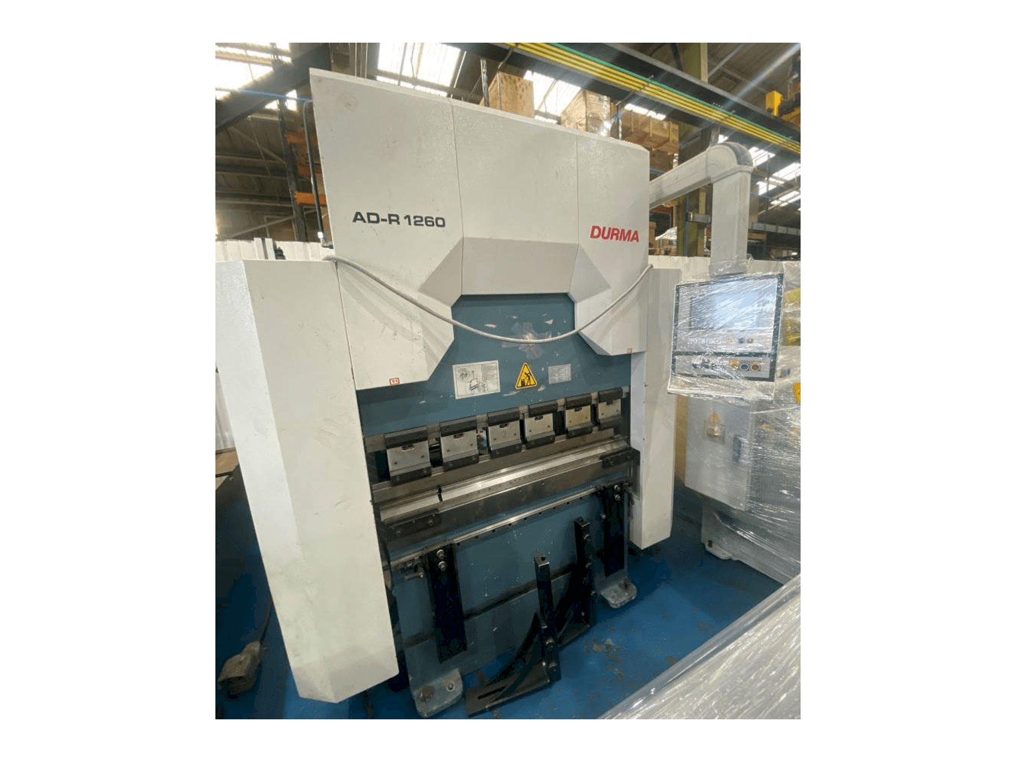 A Durma AD-R 1260 gép elölnézete