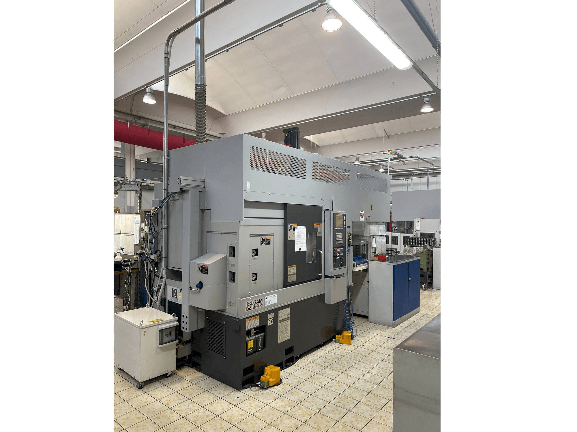 A TSUGAMI M08SYE-II gép elölnézete