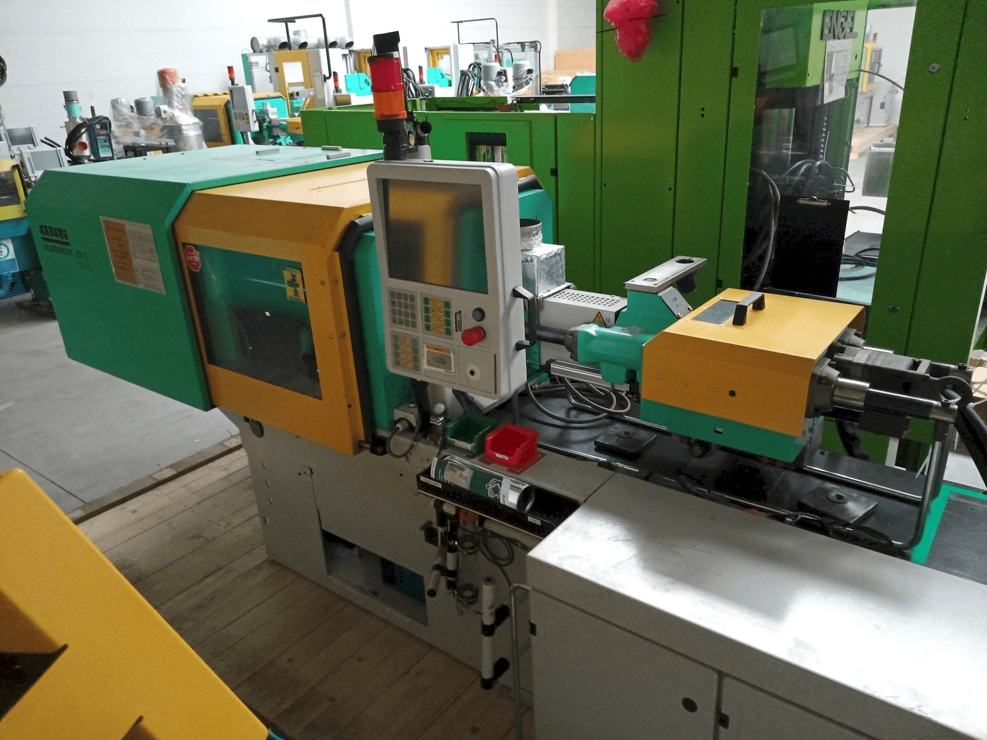 A Arburg Allrounder 270S 350 - 70U gép elölnézete