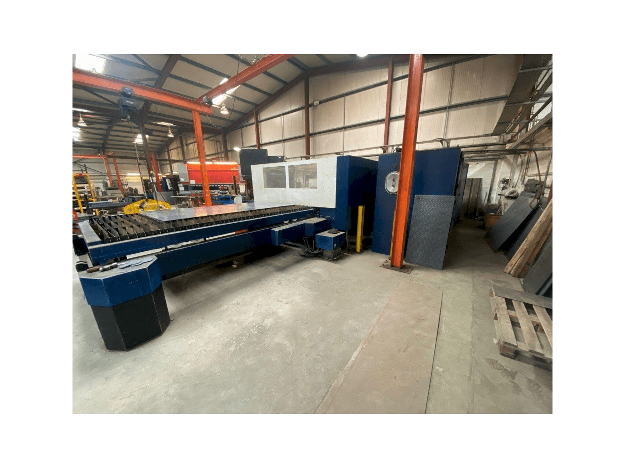 A Trumpf TRUMATIC L3030 gép elölnézete