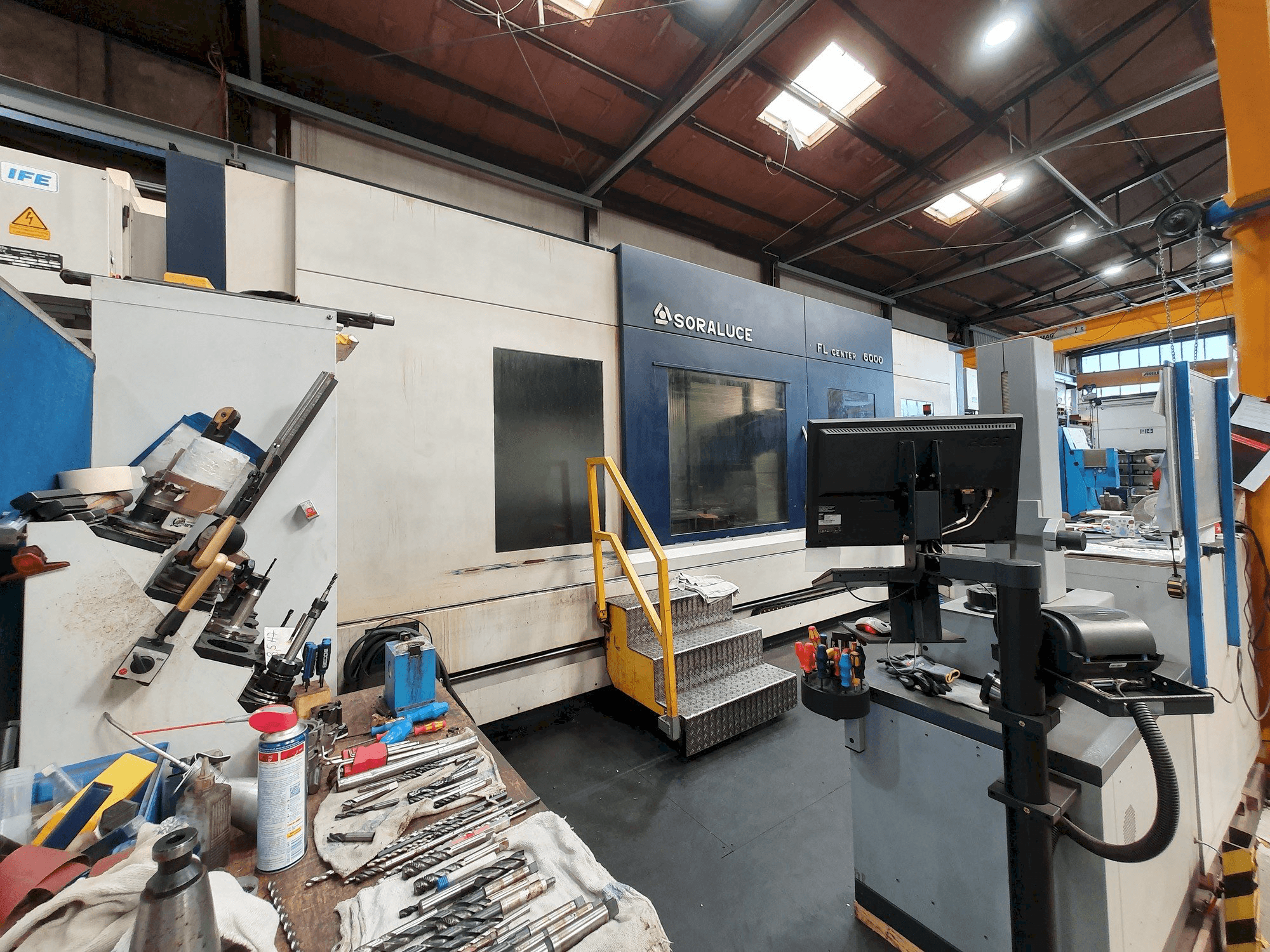 A Soraluce FL 6000 gép elölnézete