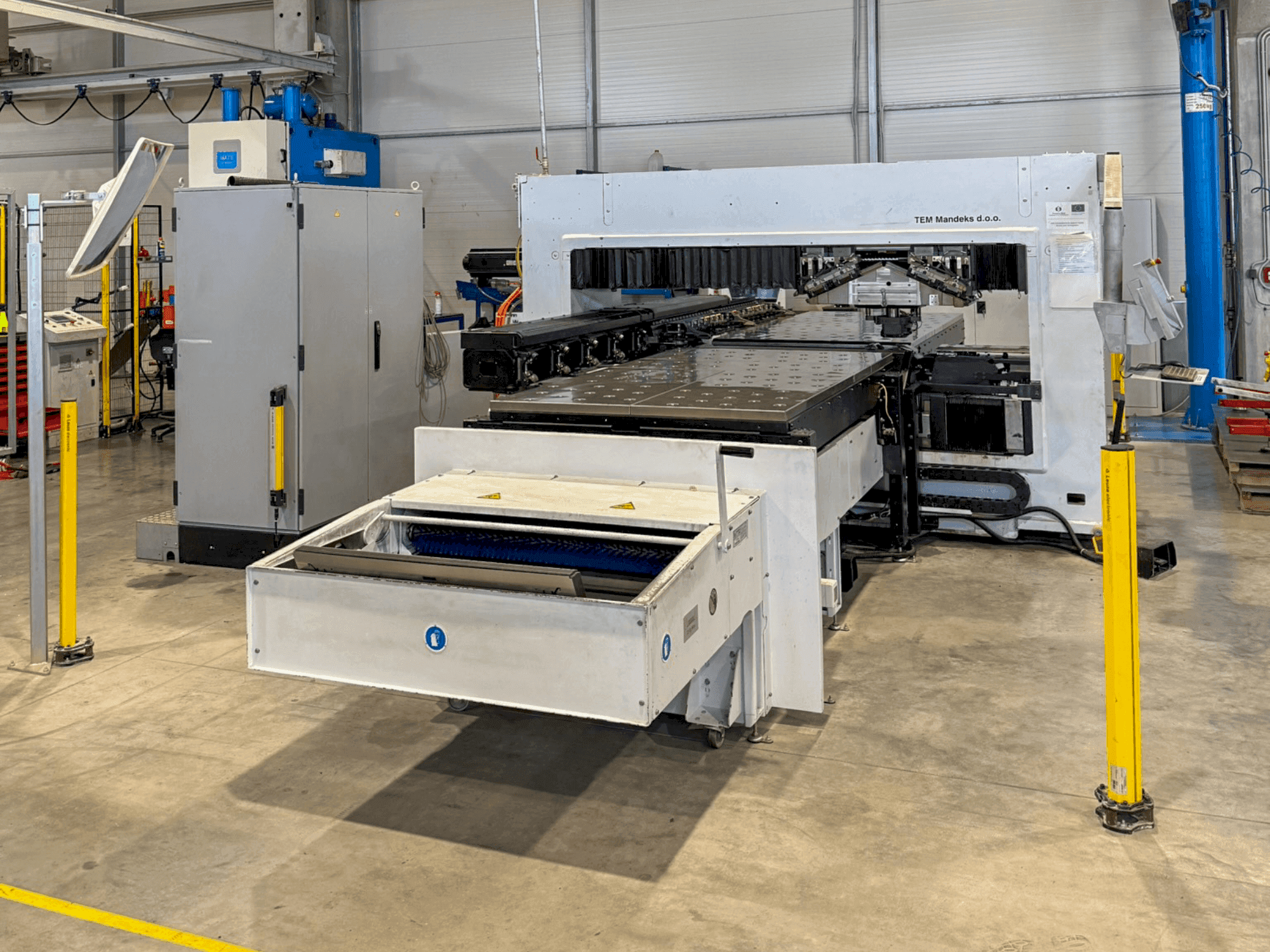 A TRUMPF TruPunch 1000 (S19) gép elölnézete