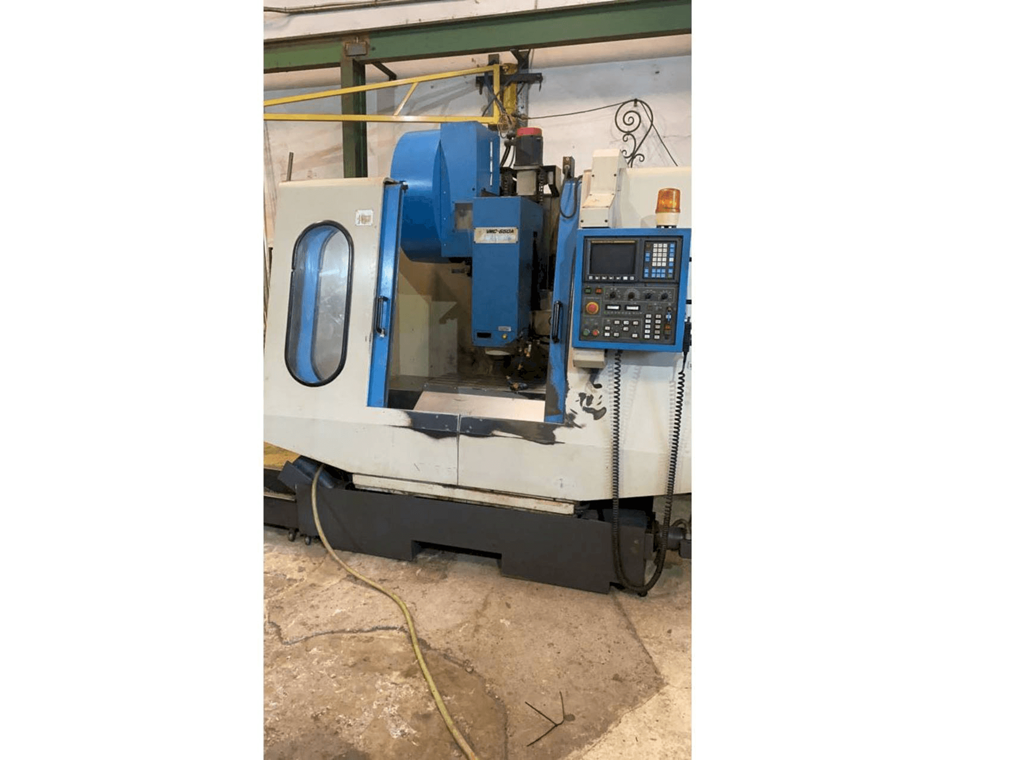 A Johnford VMC 650A gép elölnézete