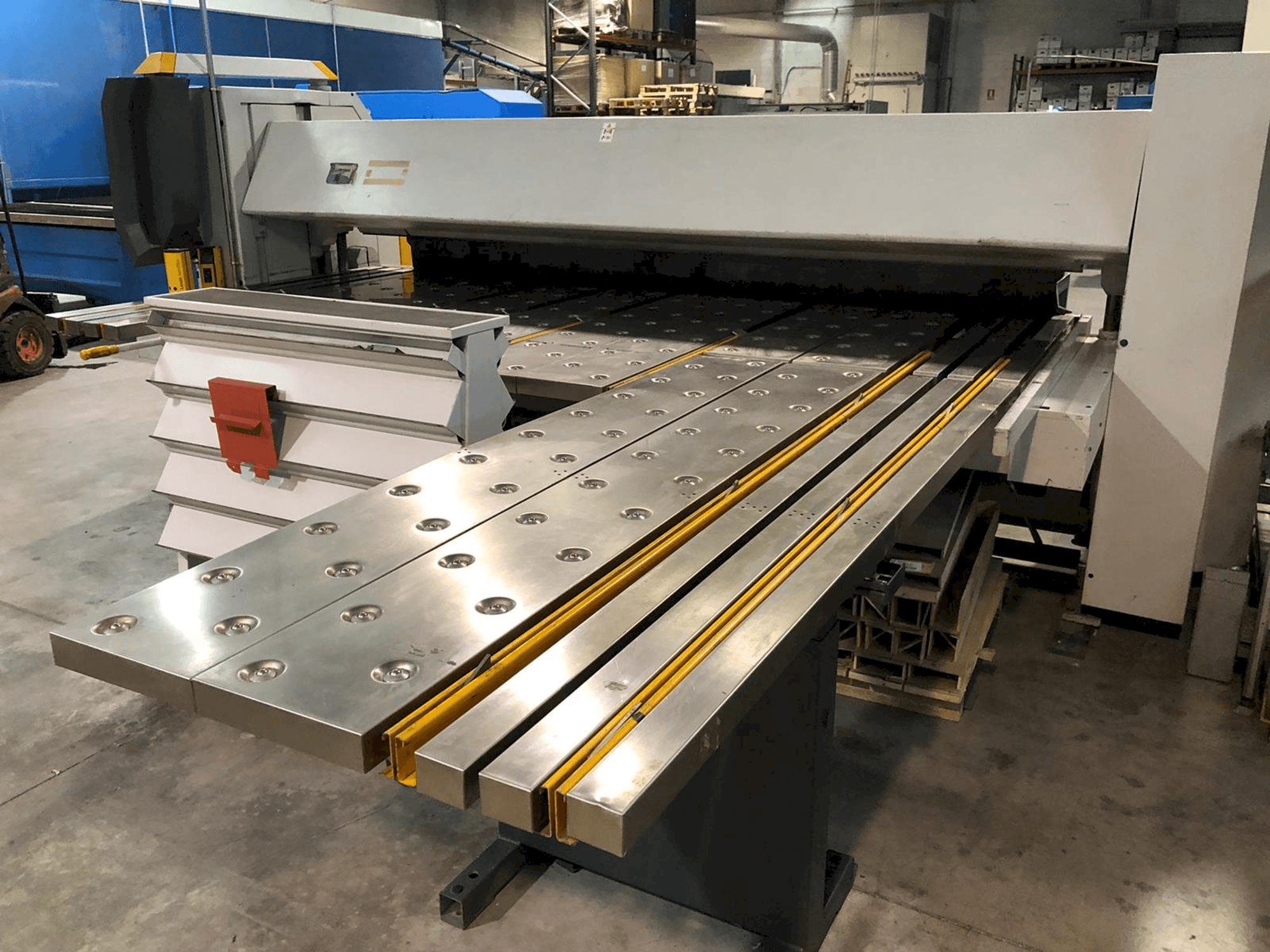 A RAS Flexibend 73.30 gép elölnézete